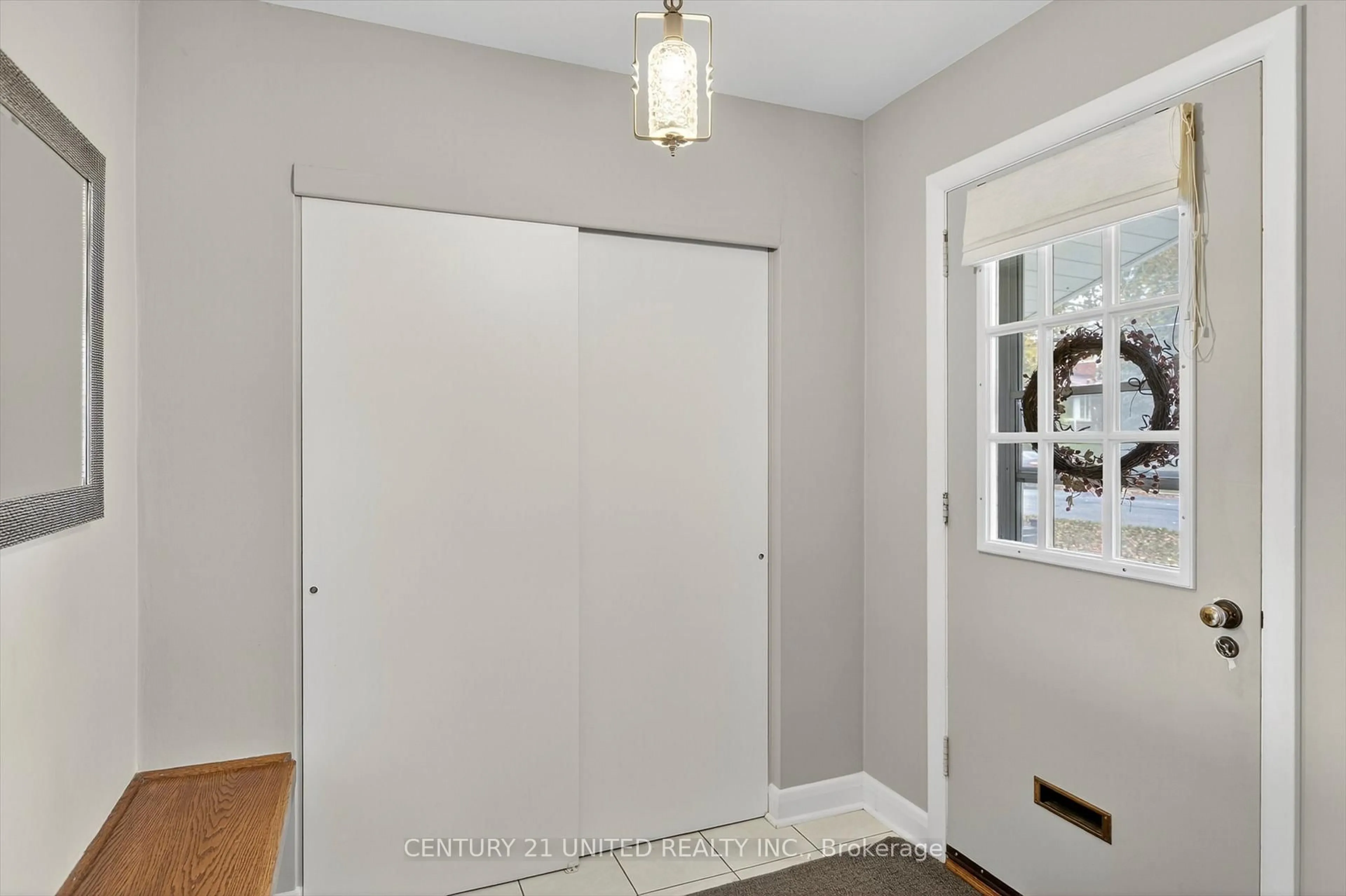 Indoor entryway for 715 Stannor Dr, Peterborough Ontario K9J 4S9