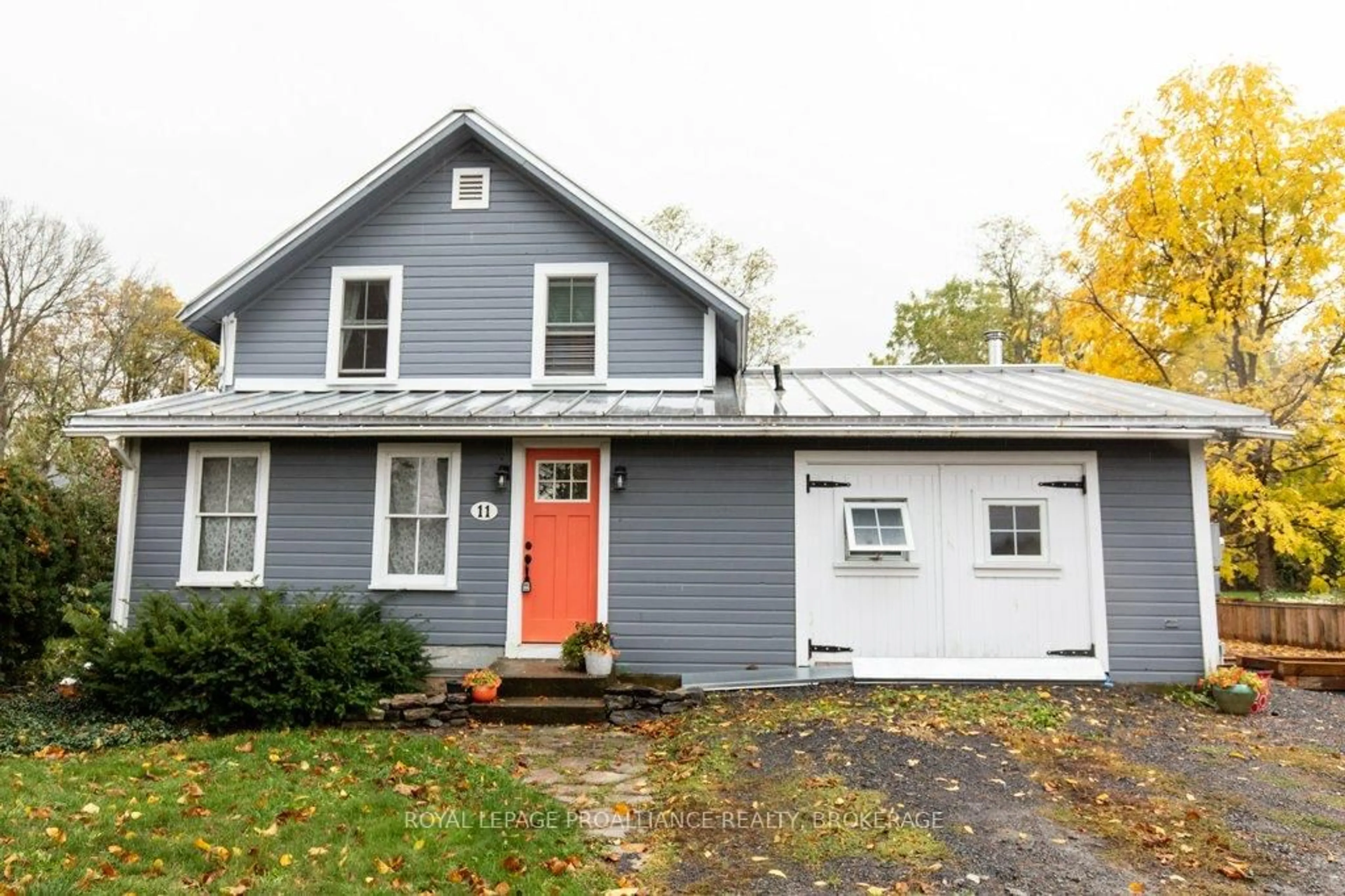 Home with vinyl exterior material, street for 11 Eliza St, Wolfe Island Ontario K0H 2Y0