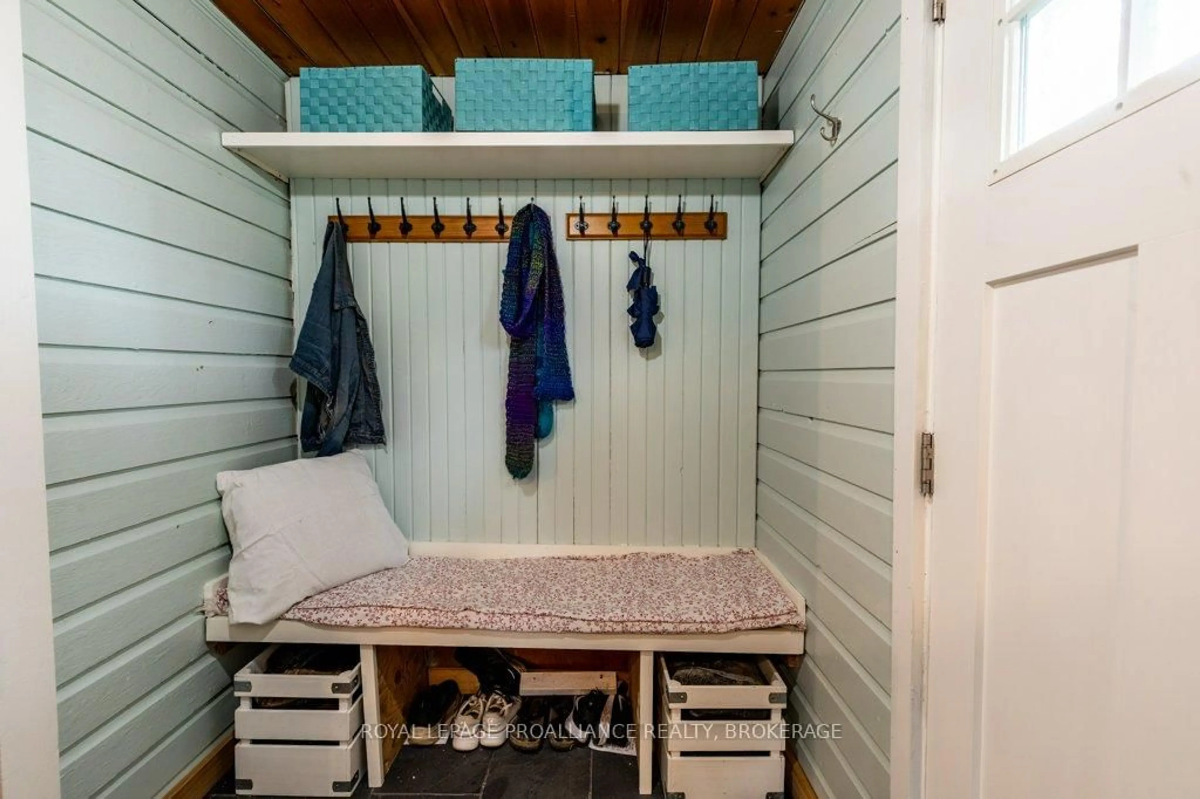 Storage room or clothes room or walk-in closet for 11 Eliza St, Wolfe Island Ontario K0H 2Y0