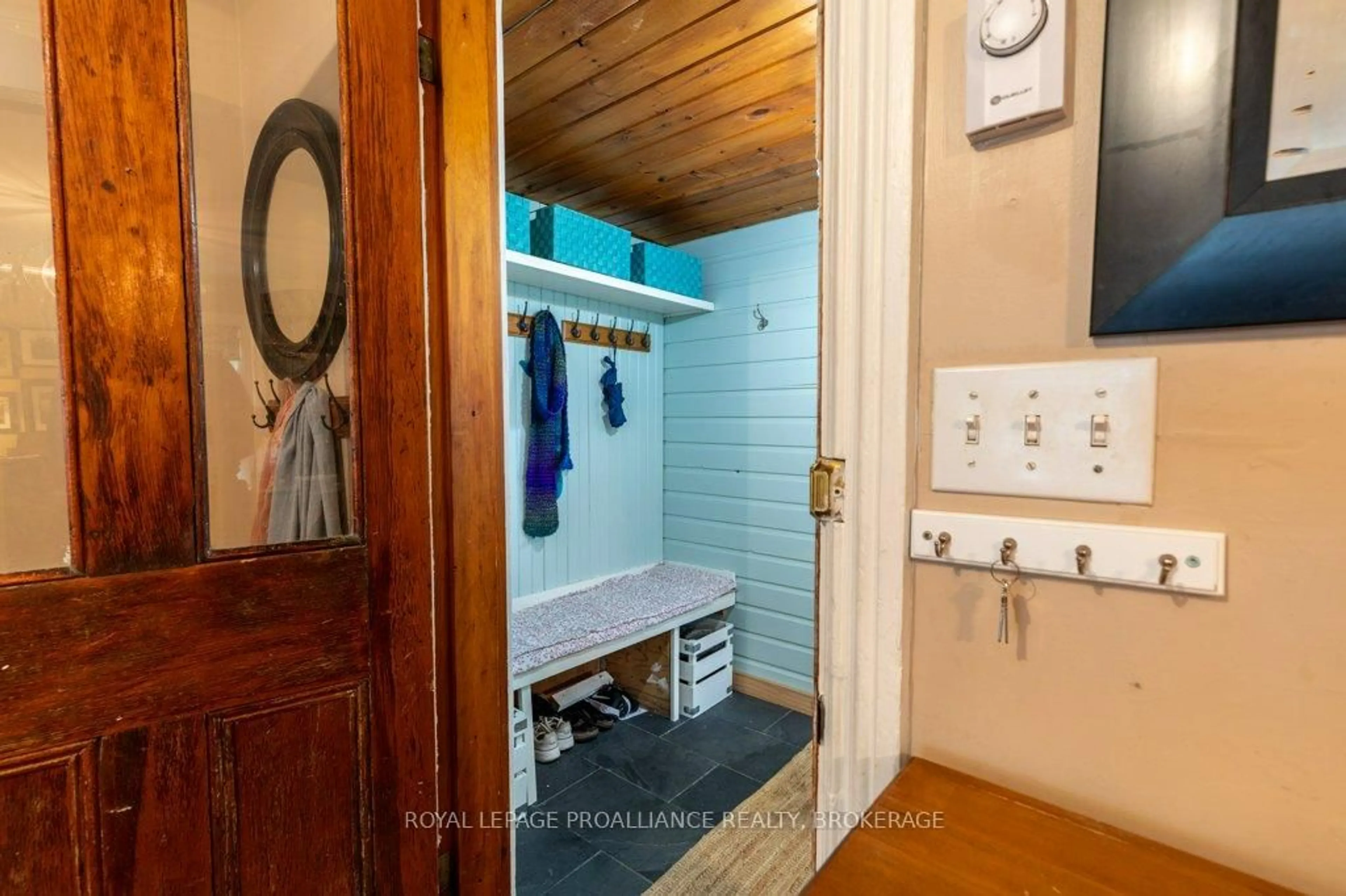 Laundry room for 11 Eliza St, Wolfe Island Ontario K0H 2Y0