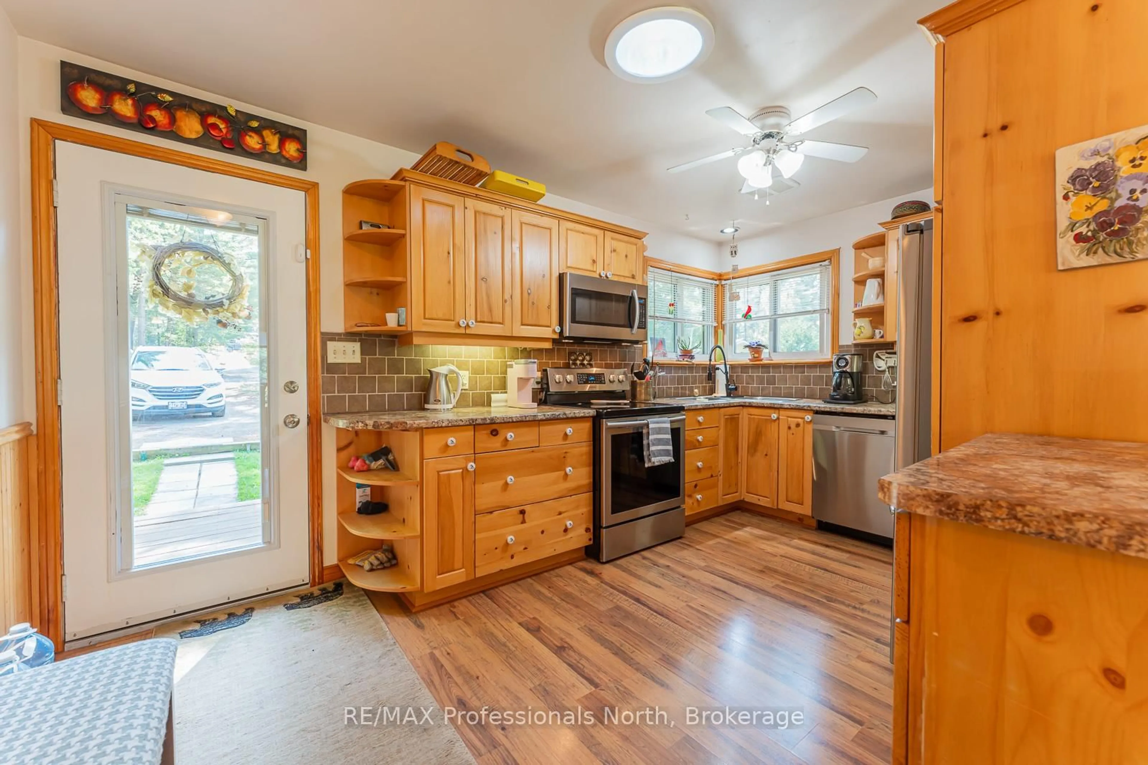 Open concept kitchen, ceramic/tile floor for 1029 LOYALIST Dr, Minden Hills Ontario K0M 2K0