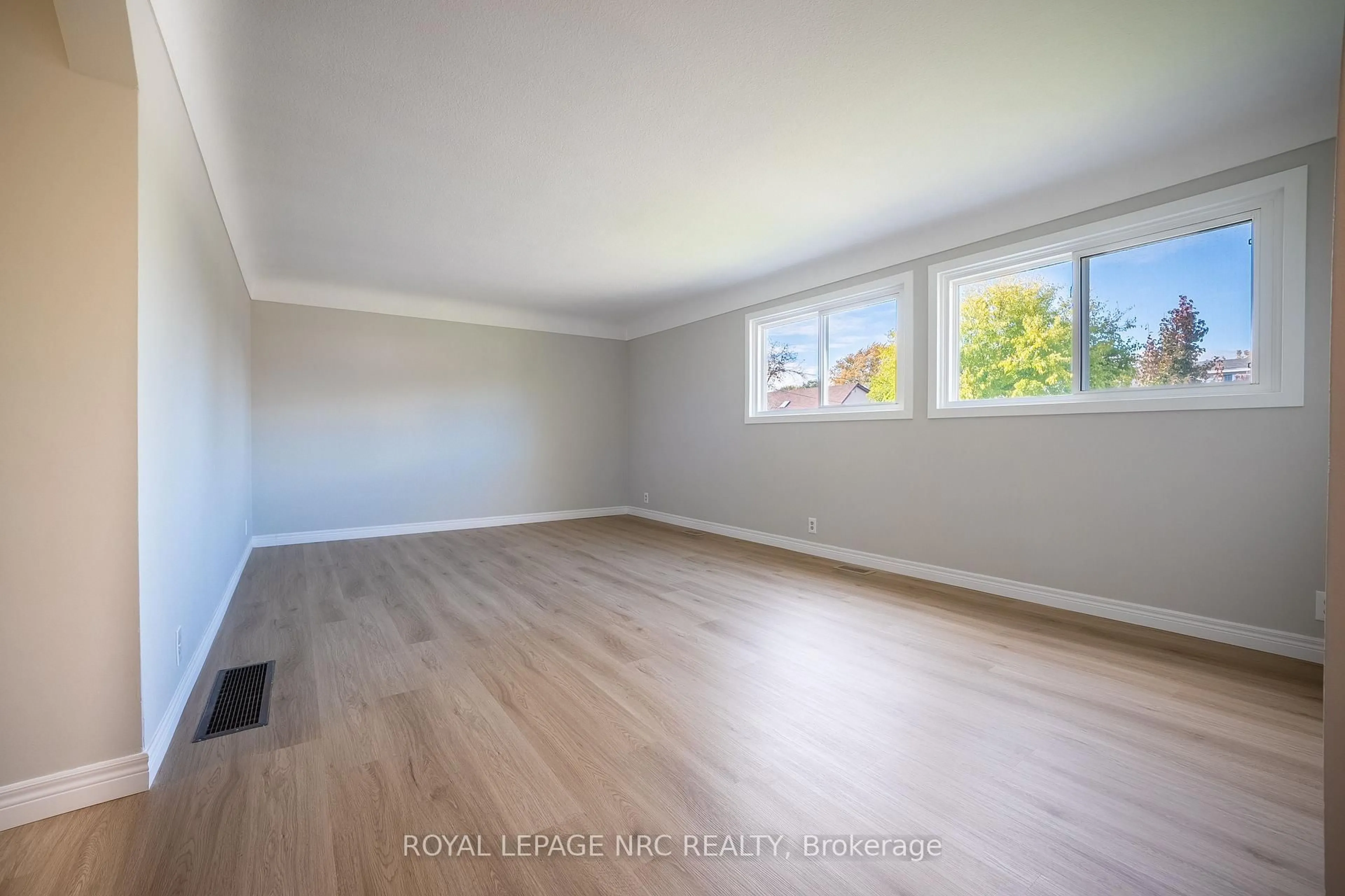 A pic of a room for 42 Fawell Ave, St. Catharines Ontario L2S 2V6