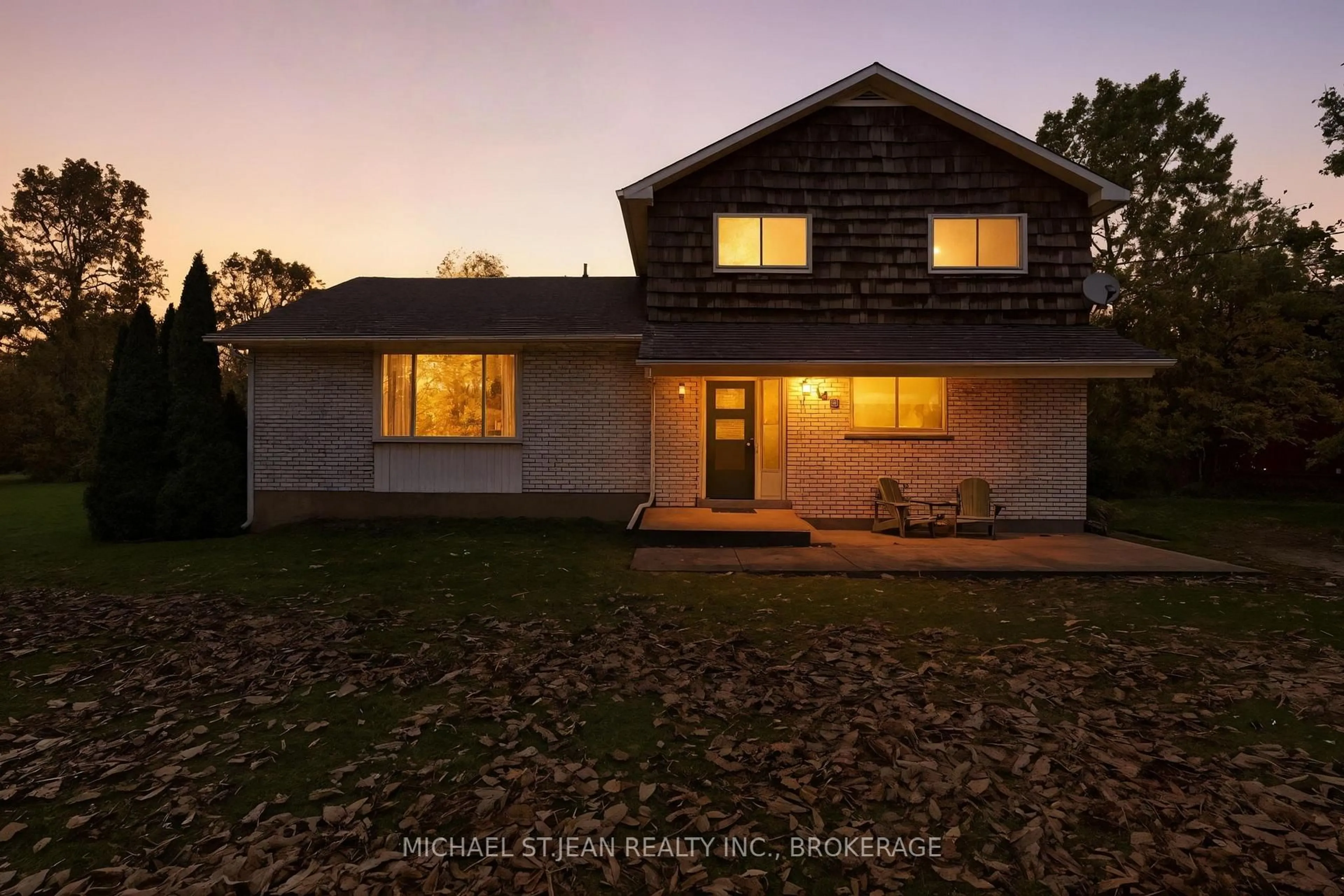 A pic from outside/outdoor area/front of a property/back of a property/a pic from drone, street for 1470 Barron Rd, Thorold Ontario L0S 1A0