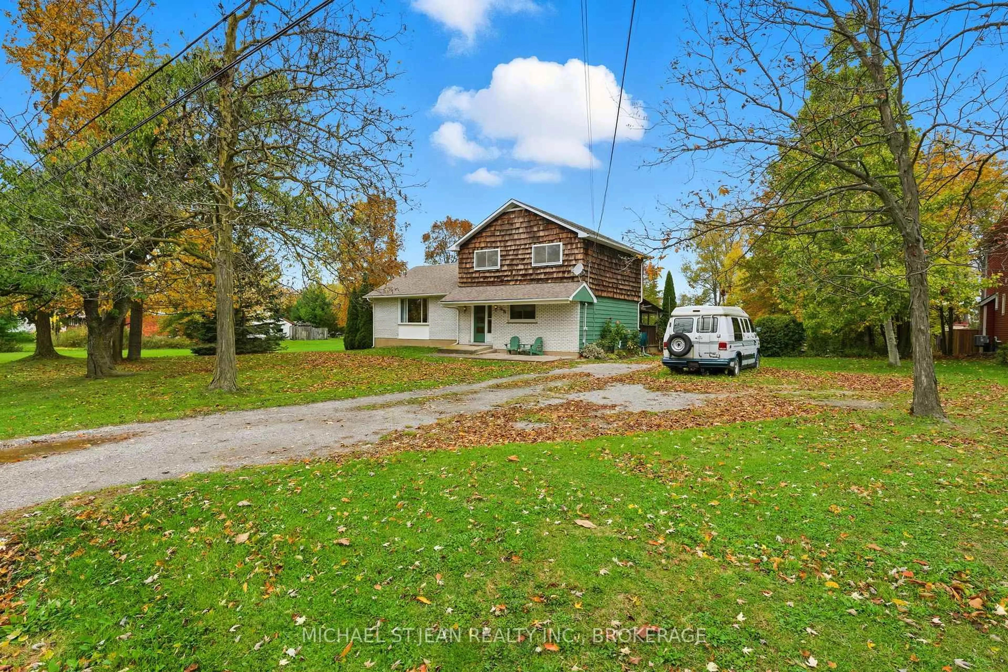 A pic from outside/outdoor area/front of a property/back of a property/a pic from drone, street for 1470 Barron Rd, Thorold Ontario L0S 1A0