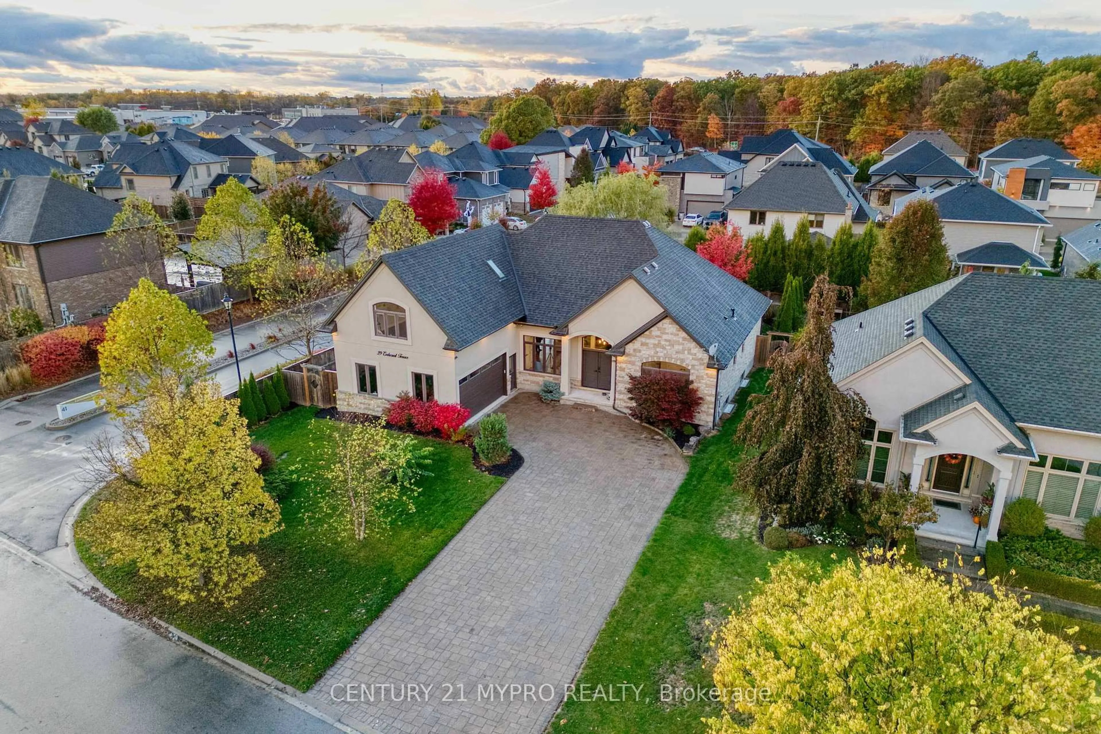 A pic from outside/outdoor area/front of a property/back of a property/a pic from drone, unknown for 39 Earlscourt Terr, Middlesex Centre Ontario N0L 1R0