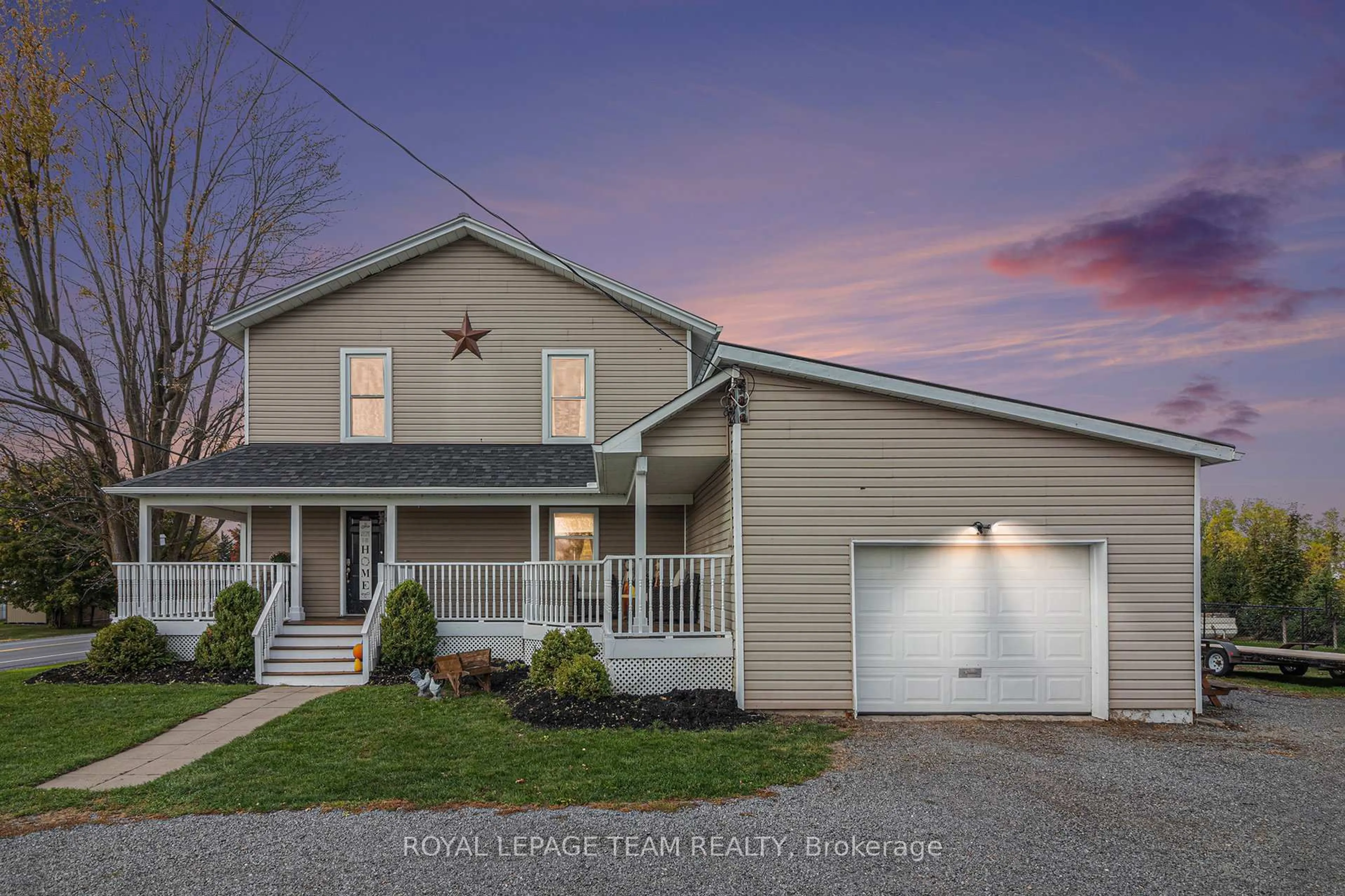 Home with vinyl exterior material, street for 11845 County 43 Rd, North Dundas Ontario K0C 2K0