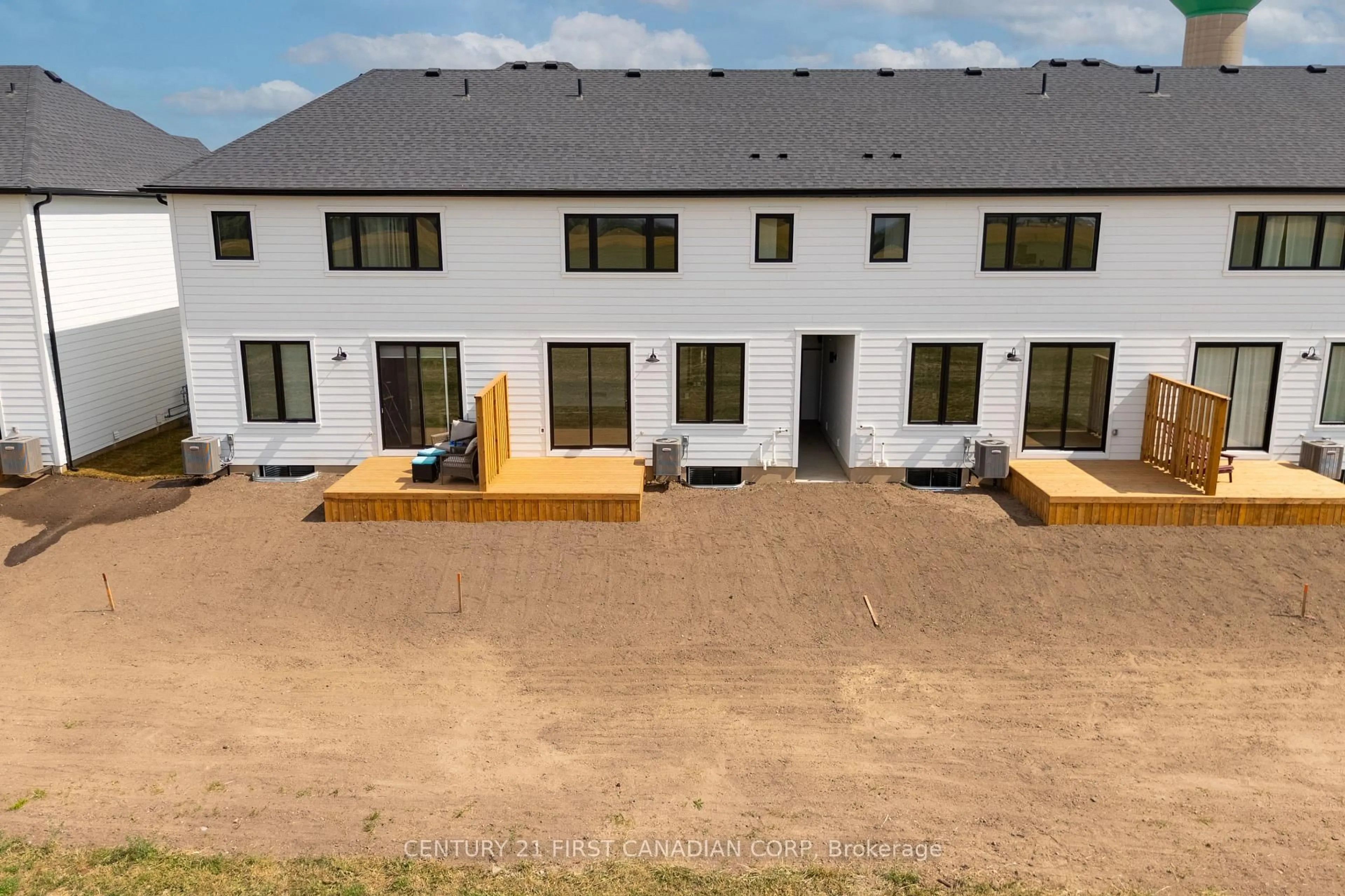 A pic from outside/outdoor area/front of a property/back of a property/a pic from drone, building for 147-31(26) SCOTTS Dr, Lucan Biddulph Ontario N0M 2J0