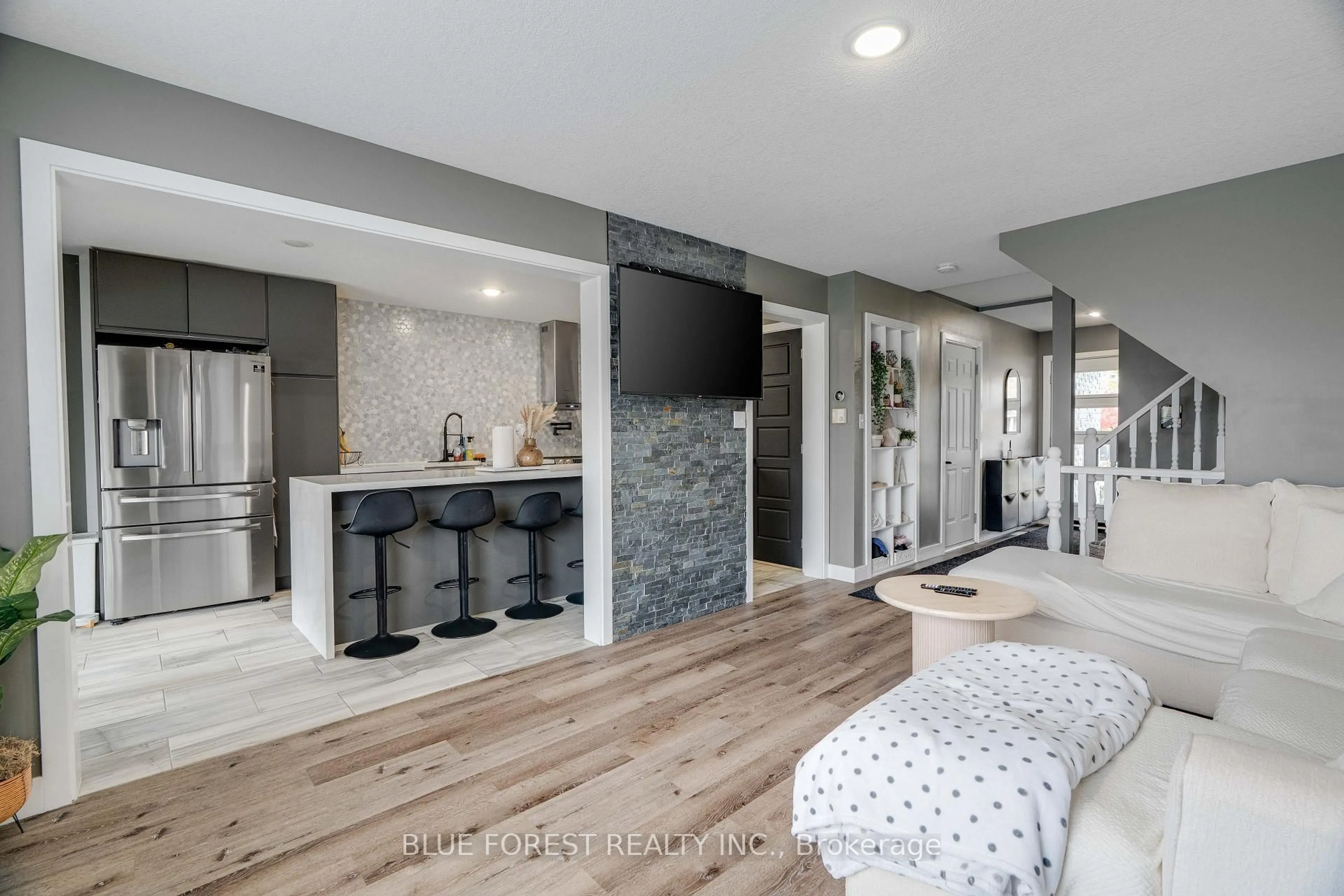Open concept kitchen, unknown for 24 Peach Tree Blvd, St. Thomas Ontario N5R 0B3