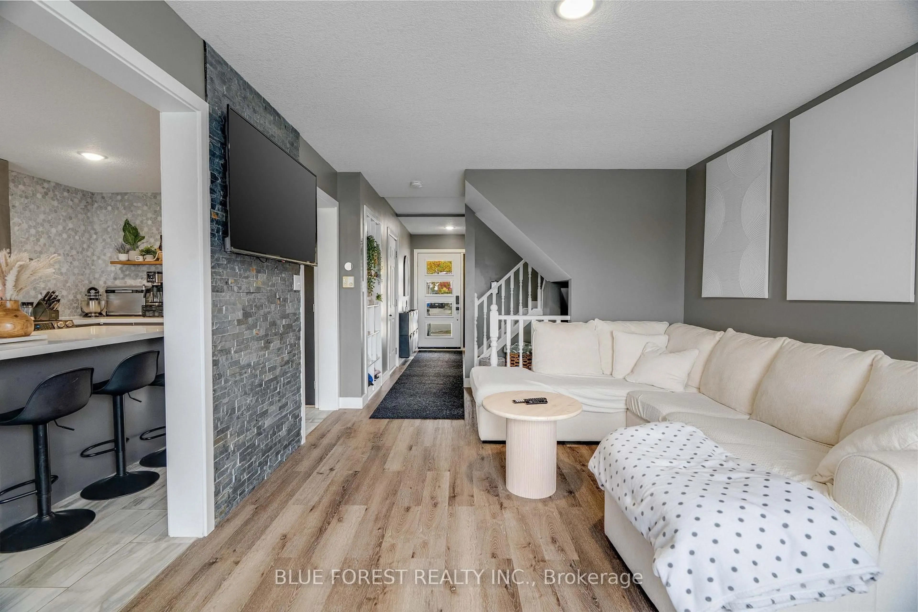 Living room with furniture, unknown for 24 Peach Tree Blvd, St. Thomas Ontario N5R 0B3