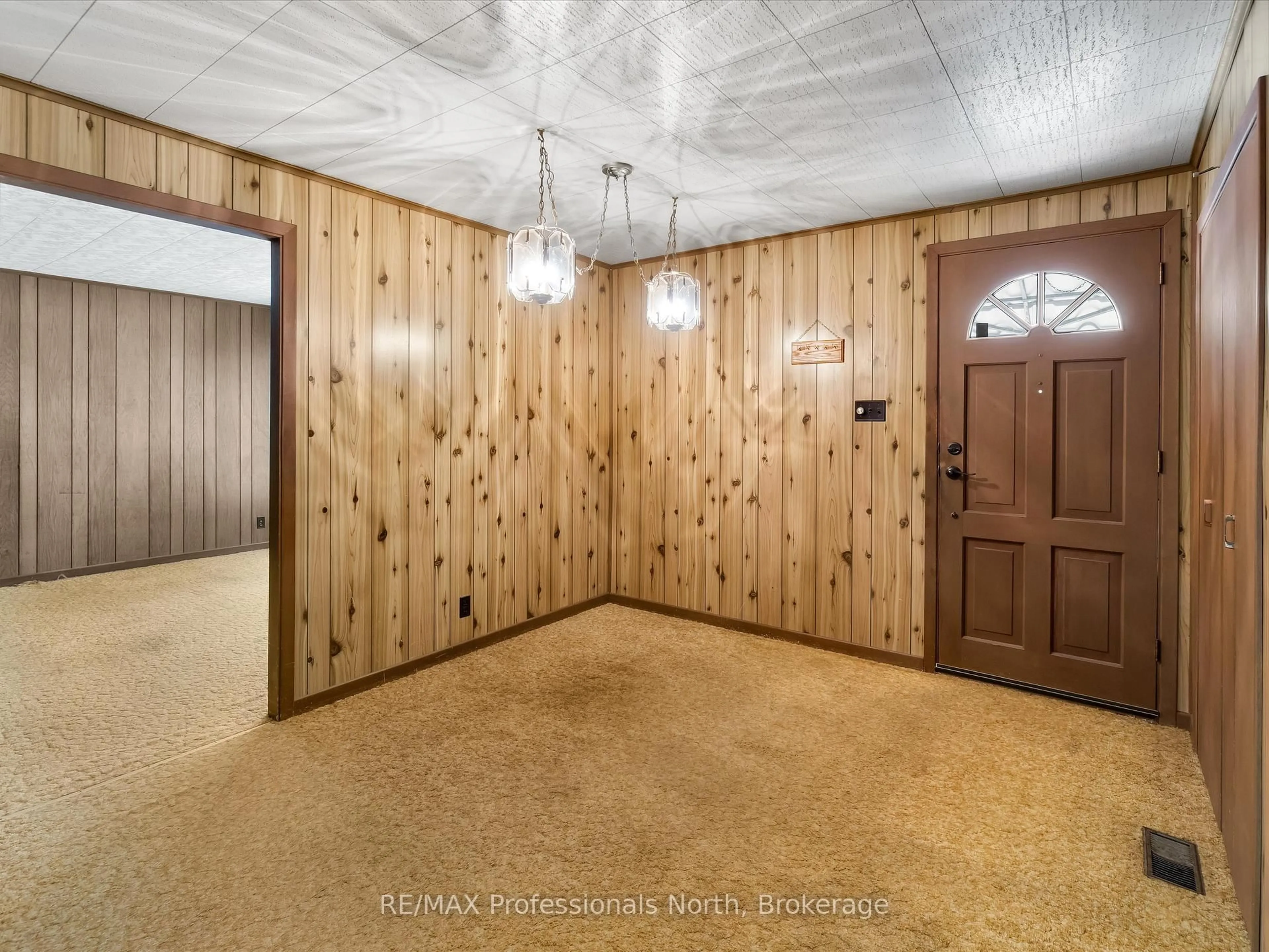 Unknown for 1716 GRAVENHURST Pkwy, Gravenhurst Ontario P1P 1R3