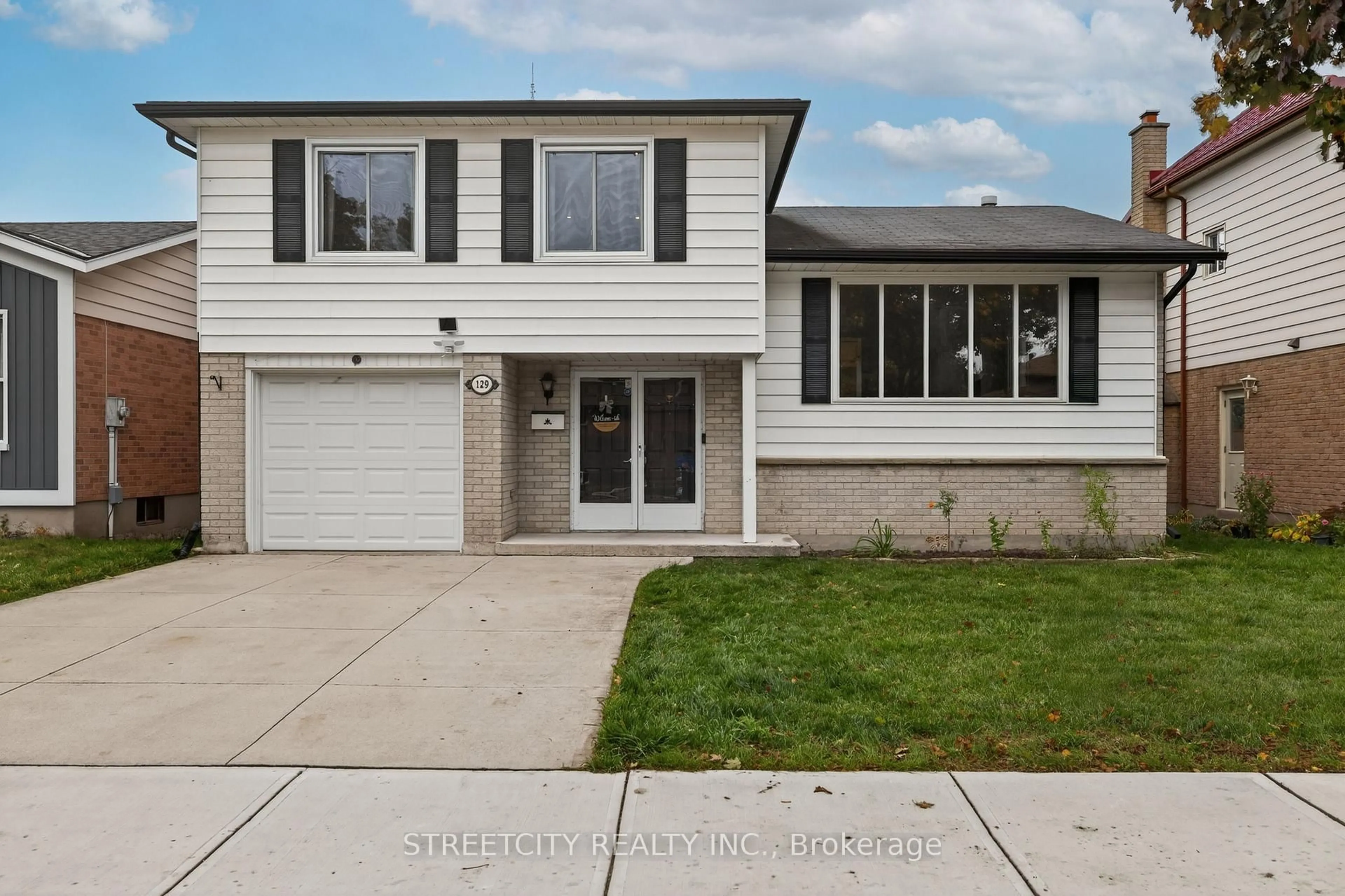 Home with vinyl exterior material, street for 129 Highview Ave, London South Ontario N6C 5G4