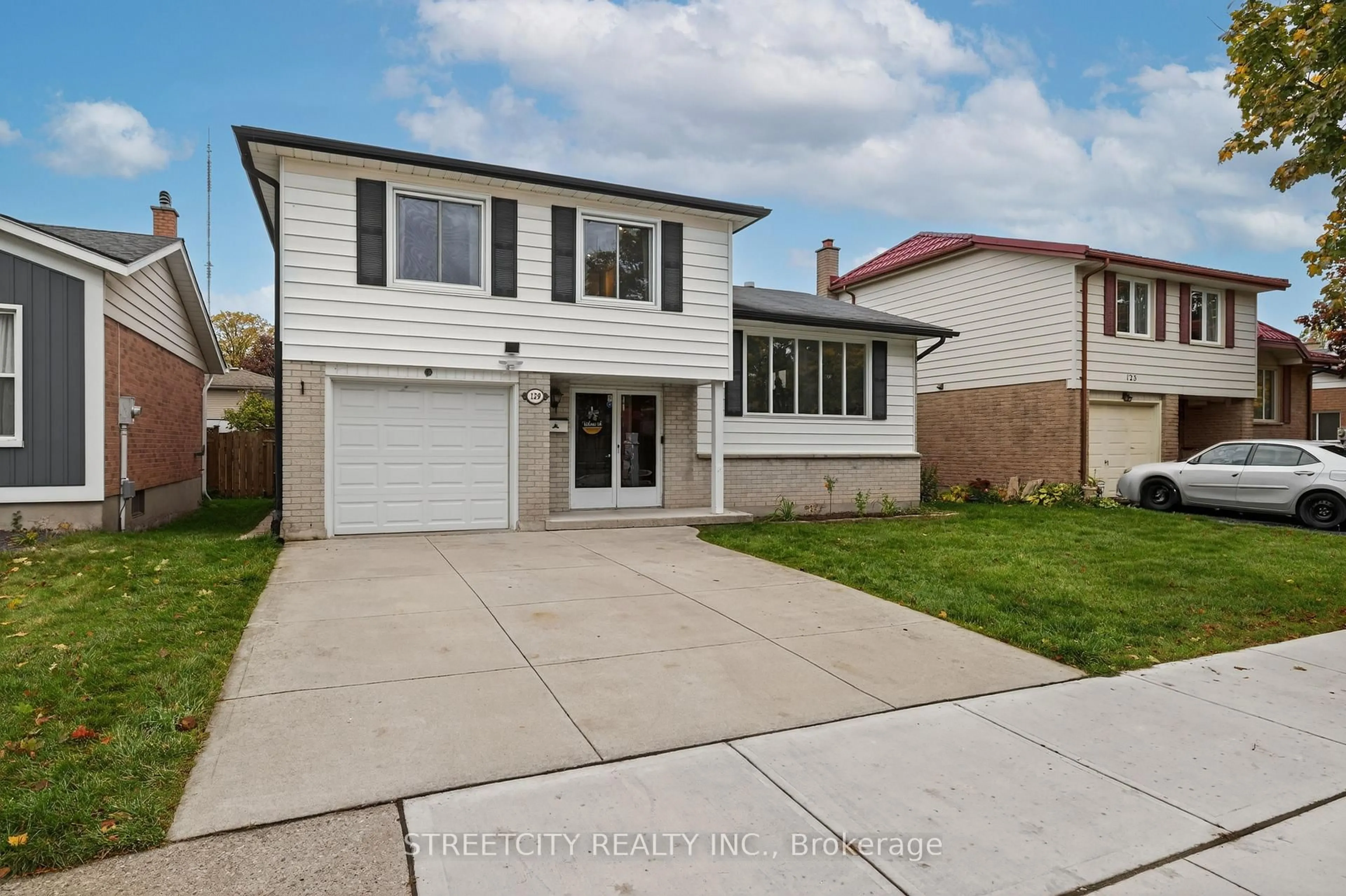 Home with vinyl exterior material, street for 129 Highview Ave, London South Ontario N6C 5G4