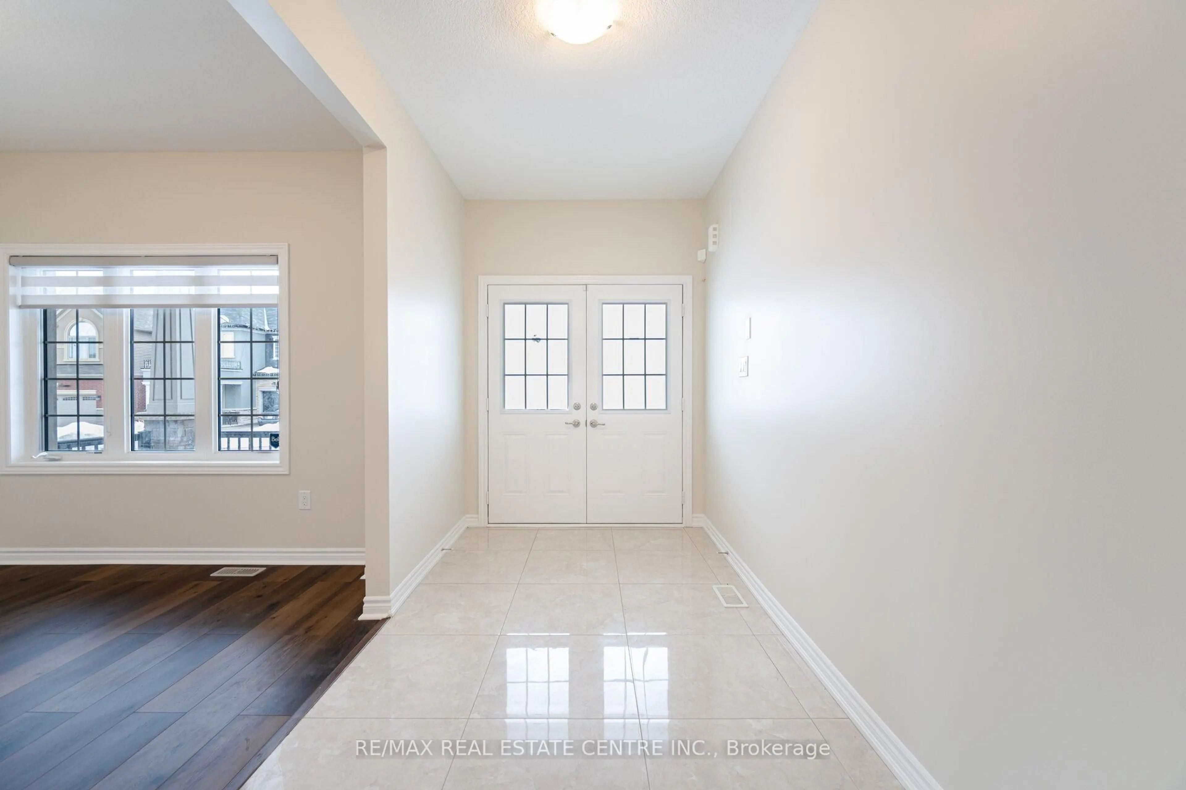 Indoor entryway for 37 Pace Ave, Brantford Ontario N3S 0J2