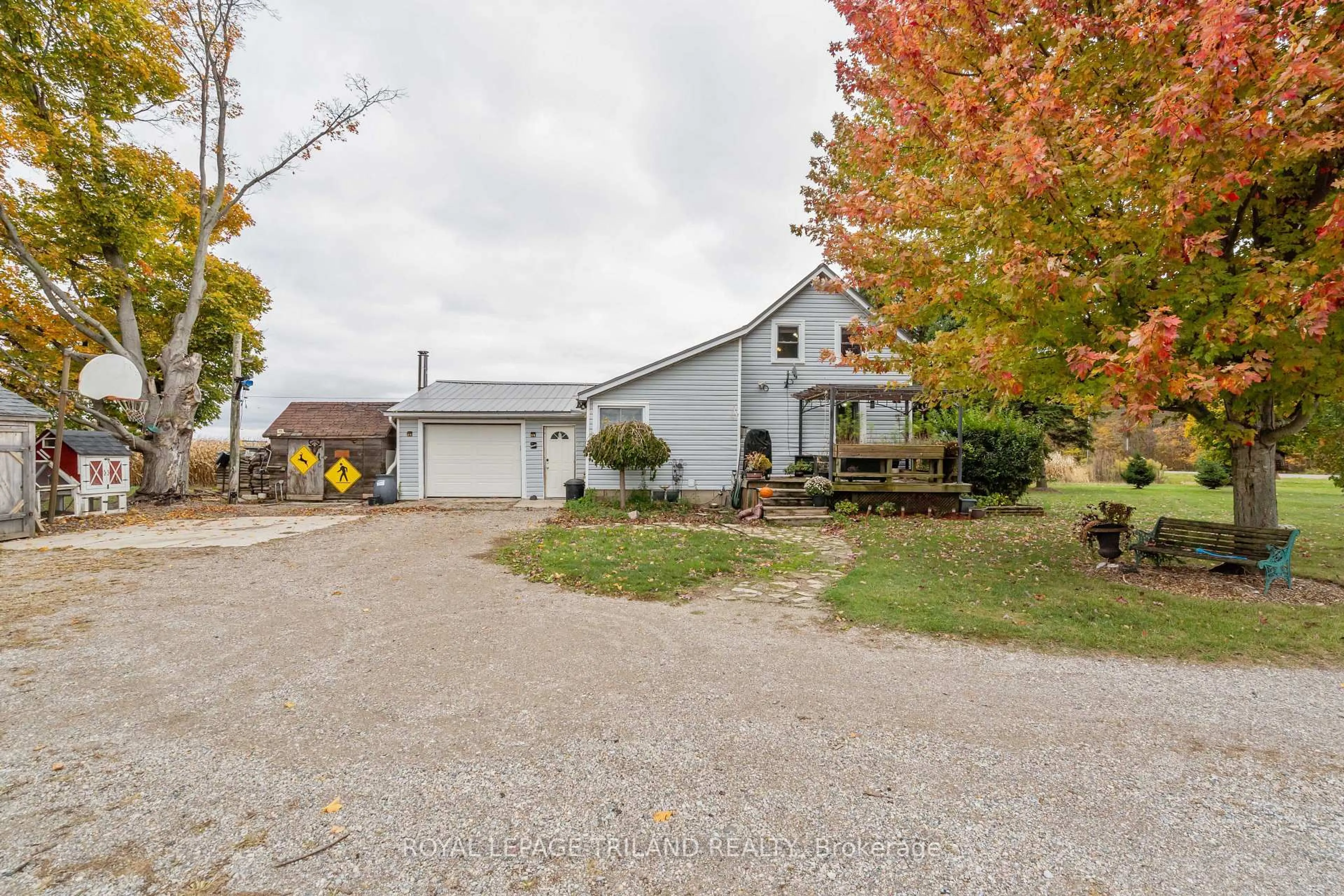 A pic from outside/outdoor area/front of a property/back of a property/a pic from drone, street for 31354 Fingal Line, Dutton/Dunwich Ontario N0L 1K0