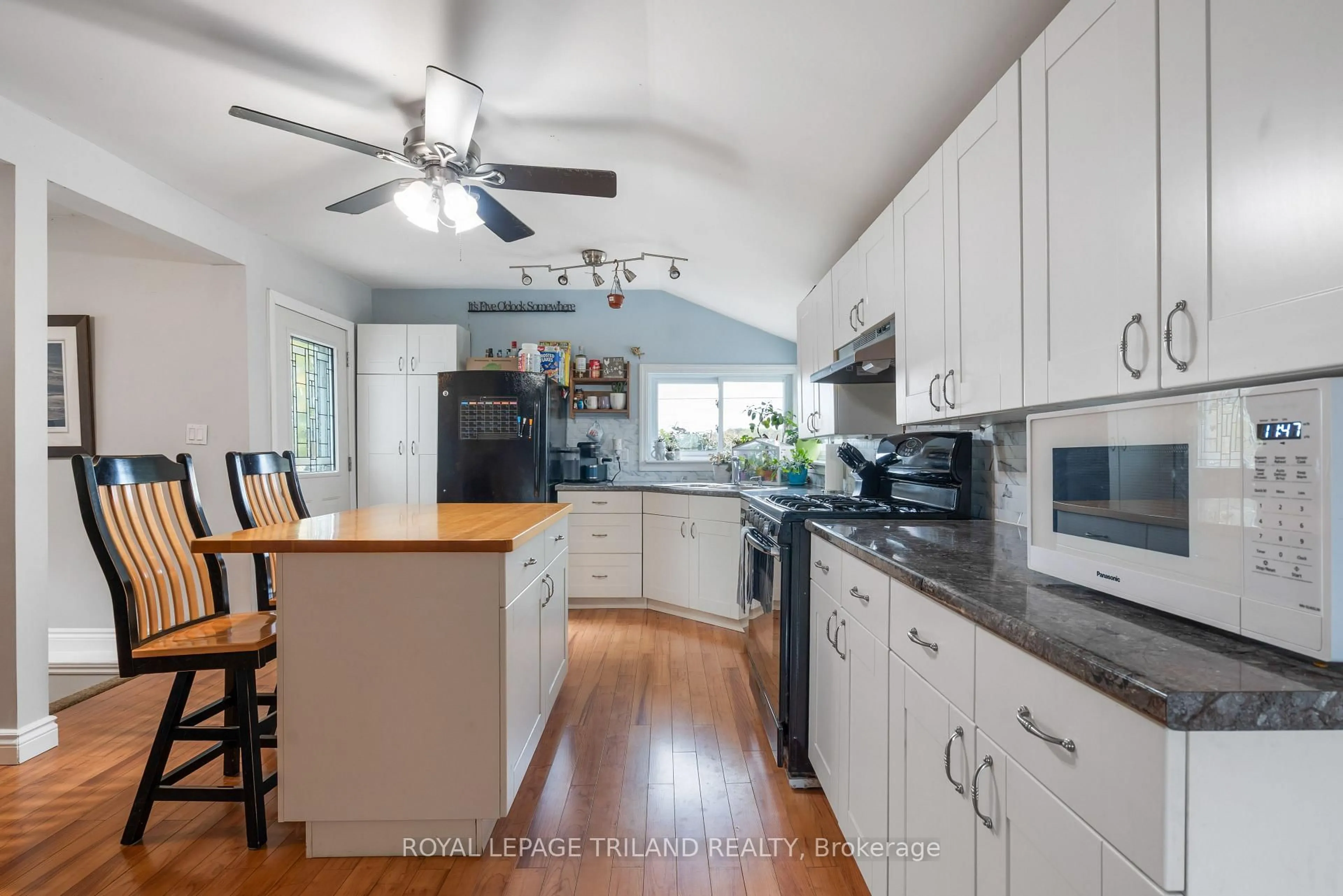 Open concept kitchen, unknown for 31354 Fingal Line, Dutton/Dunwich Ontario N0L 1K0