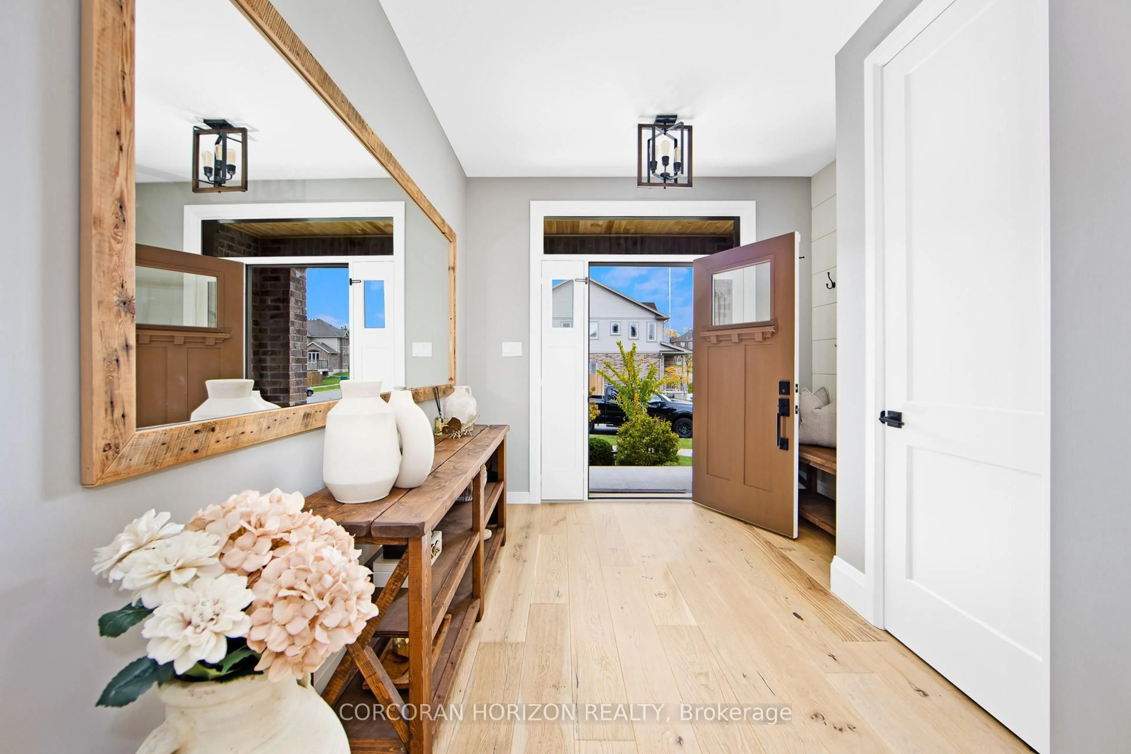 Indoor entryway for 428 Twinleaf St, Waterloo Ontario N2J 3Z4
