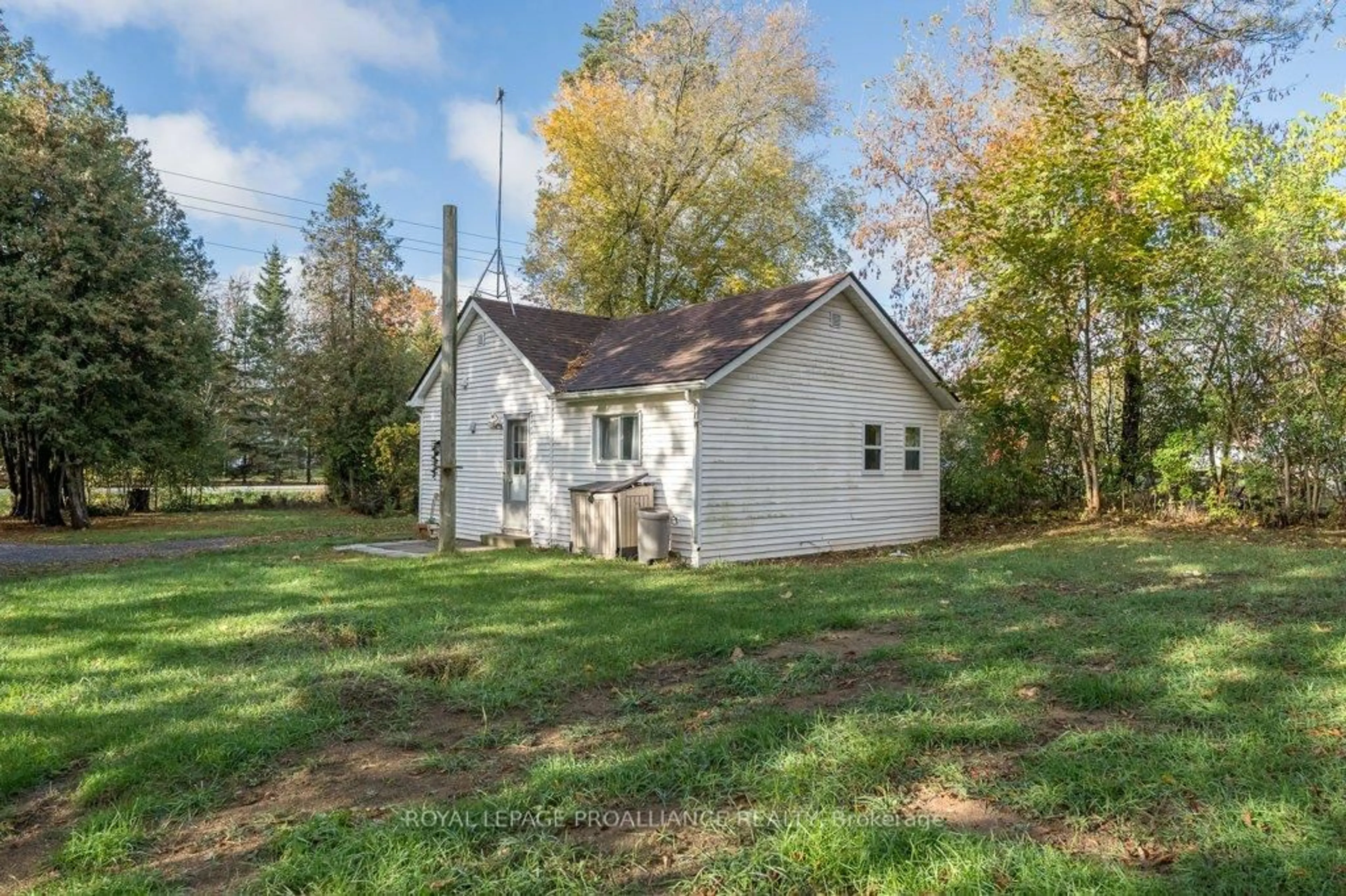 Shed for 21901 Loyalist Pkwy, Quinte West Ontario K0K 1L0