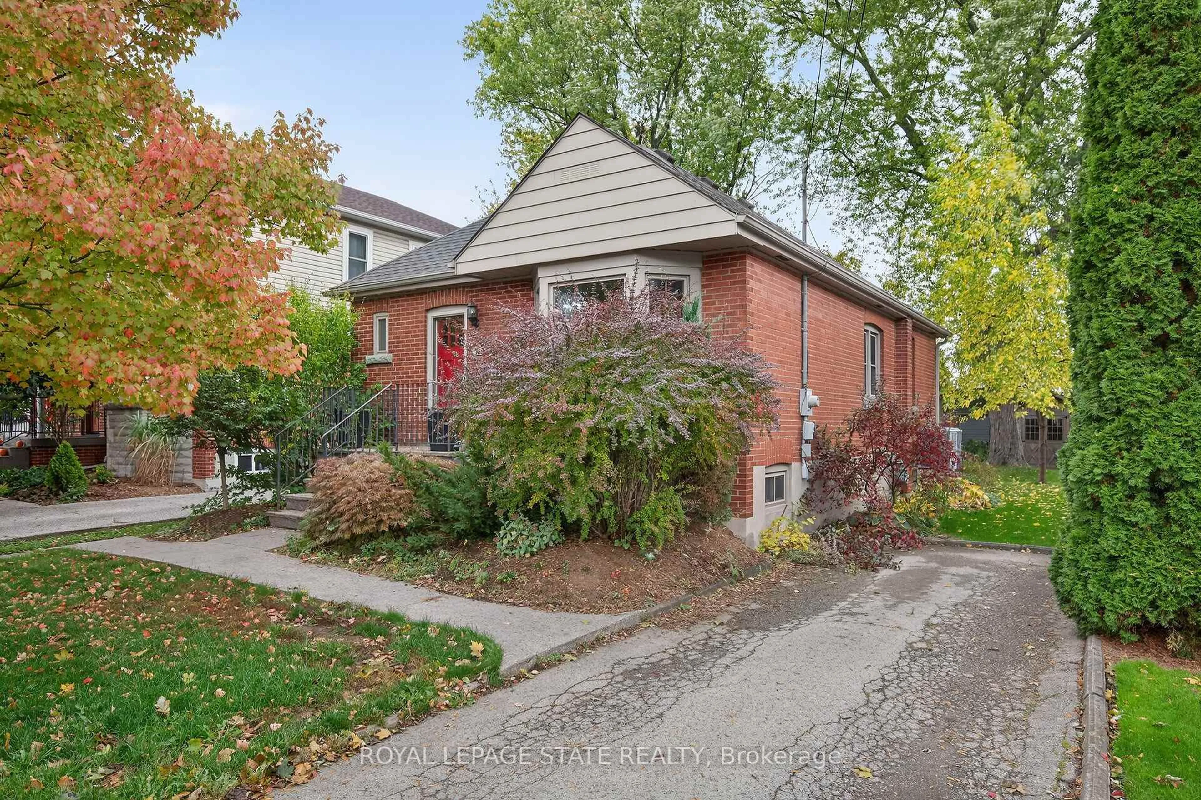 Home with brick exterior material, street for 76 Wycliffe Ave, Hamilton Ontario L9A 1E1