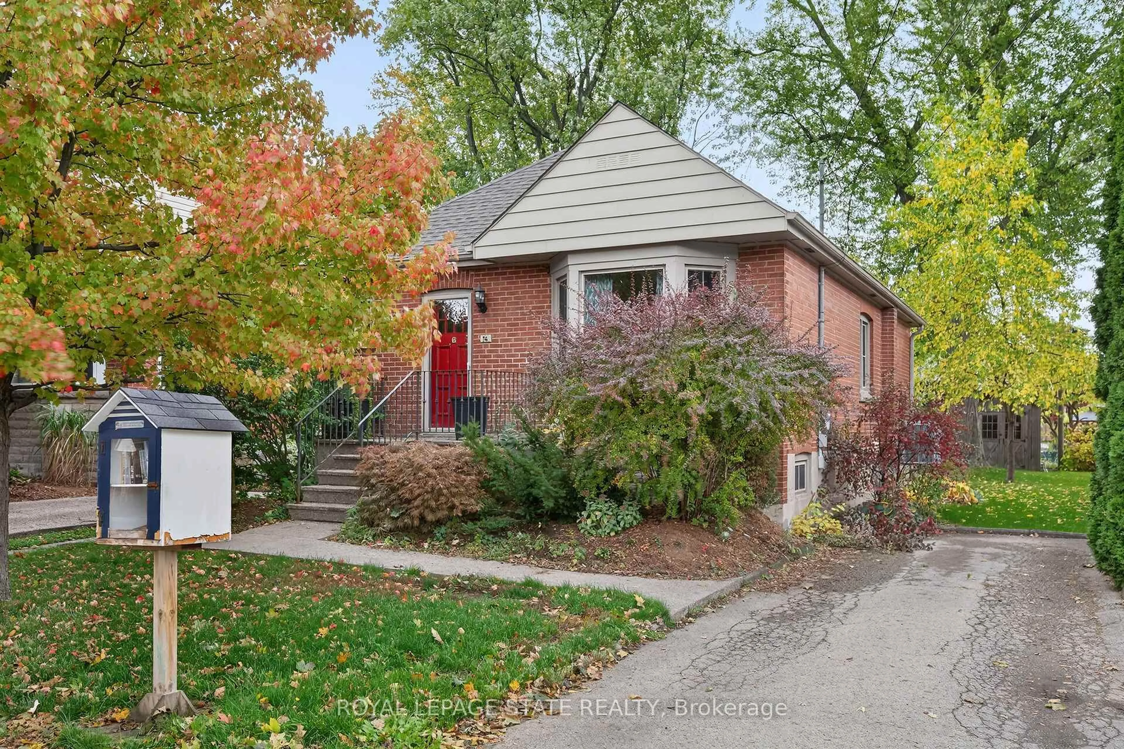 Home with brick exterior material, street for 76 Wycliffe Ave, Hamilton Ontario L9A 1E1