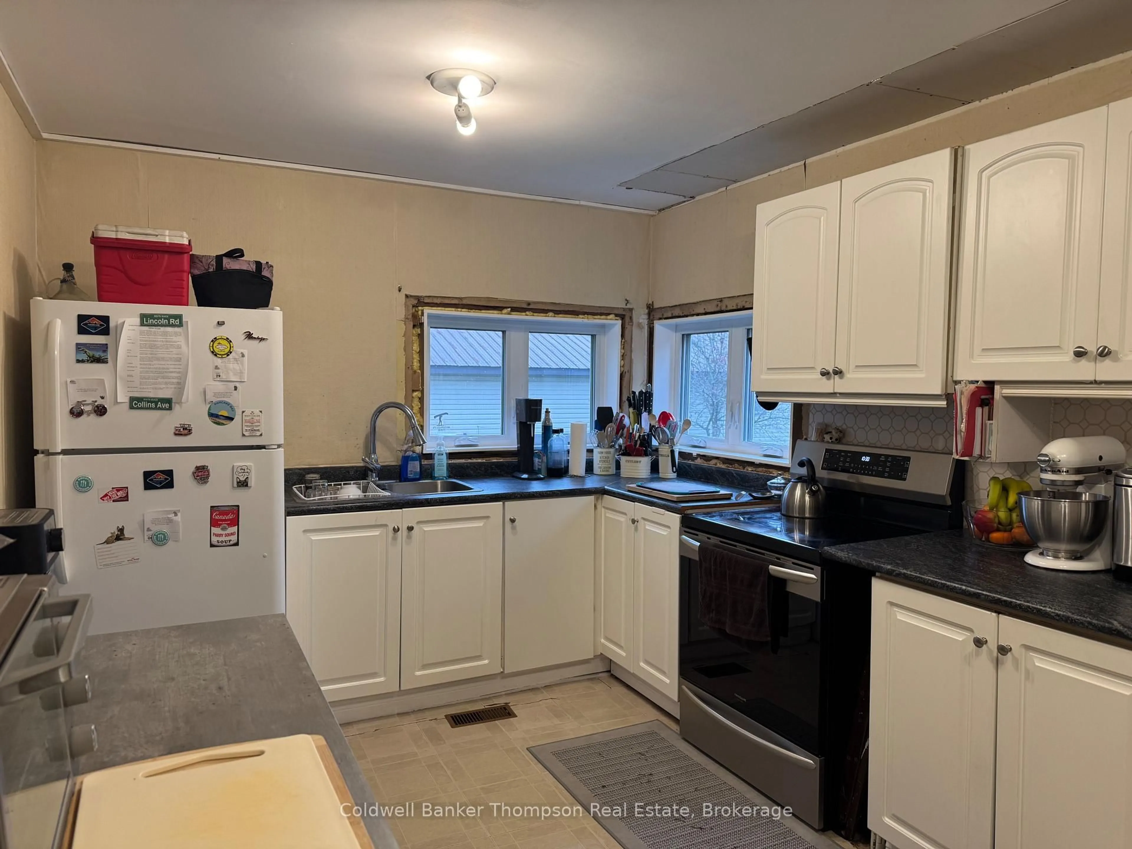 Standard kitchen, unknown for 1773 Highway 518 Highway, Kearney Ontario P0A 1M0