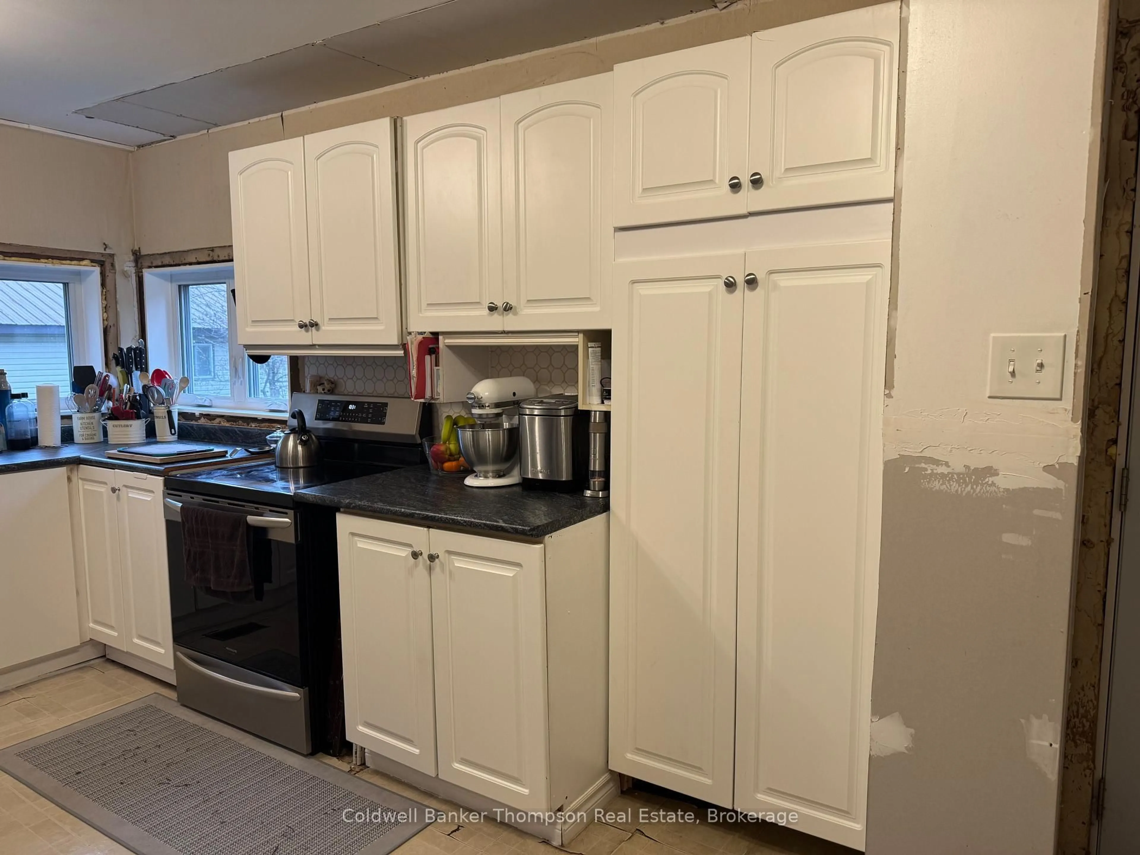 Standard kitchen, unknown for 1773 Highway 518 Highway, Kearney Ontario P0A 1M0