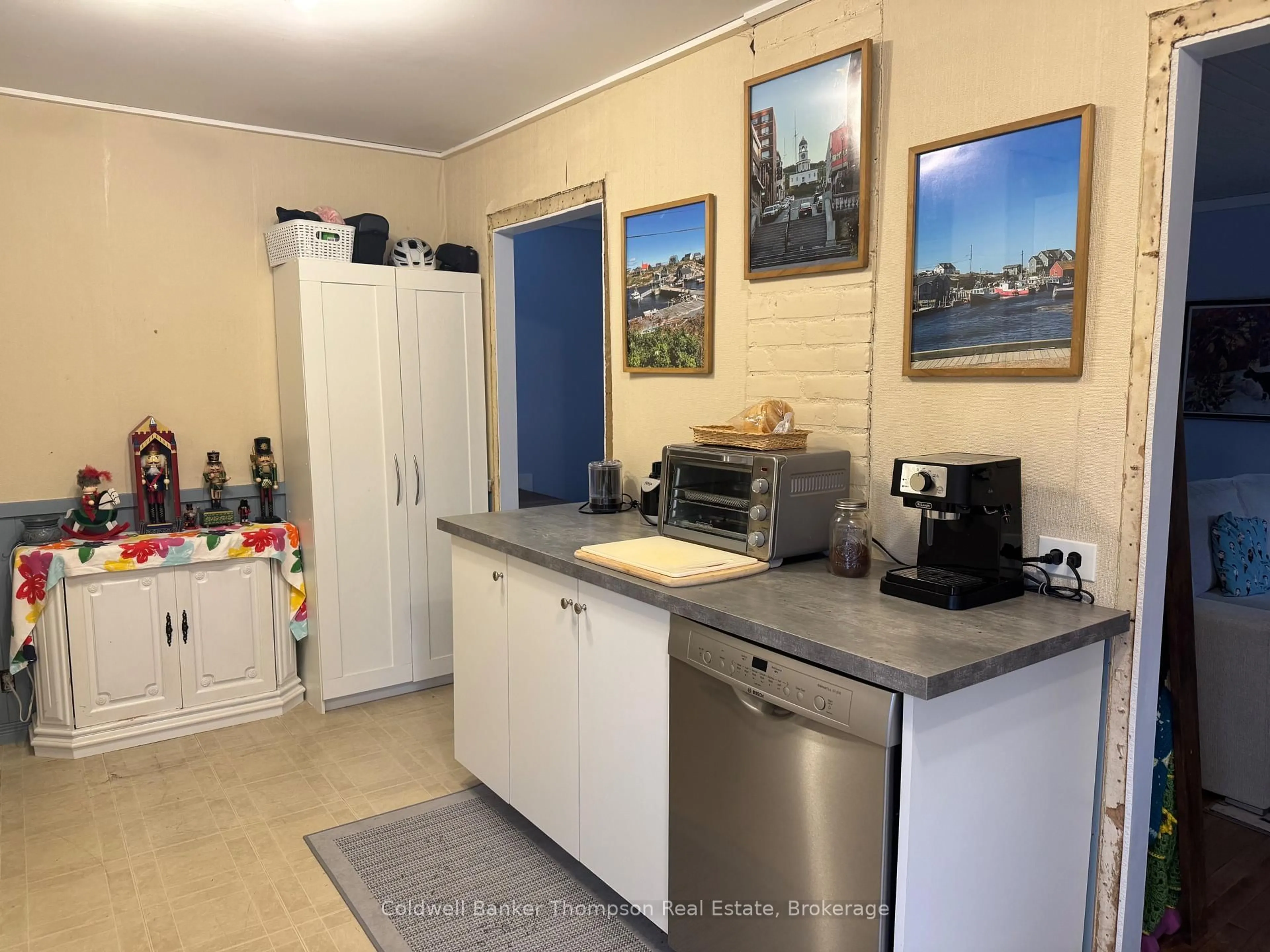 Standard kitchen, unknown for 1773 Highway 518 Highway, Kearney Ontario P0A 1M0