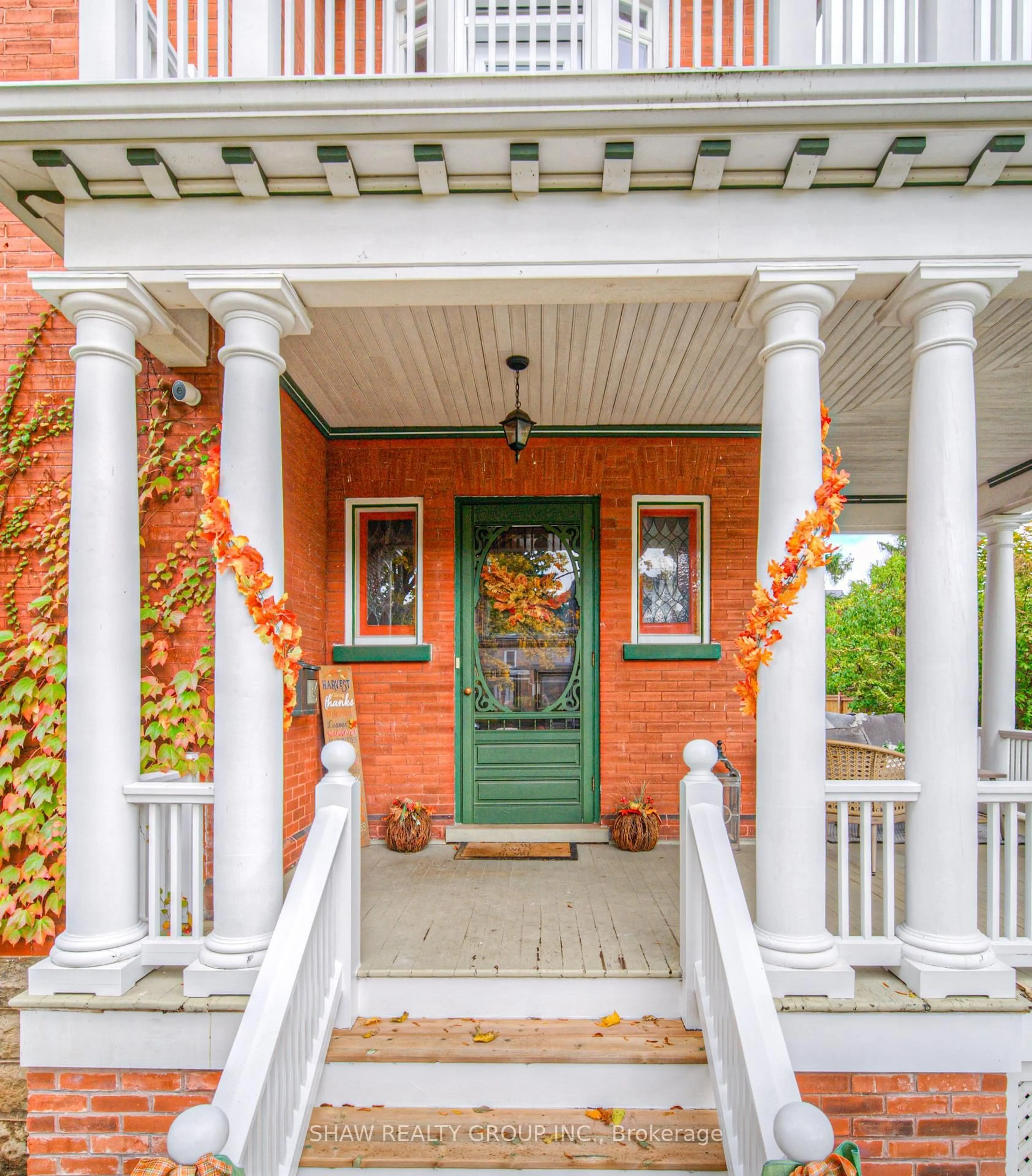 Home with brick exterior material, street for 543 Queenston Rd, Cambridge Ontario N3H 3J9