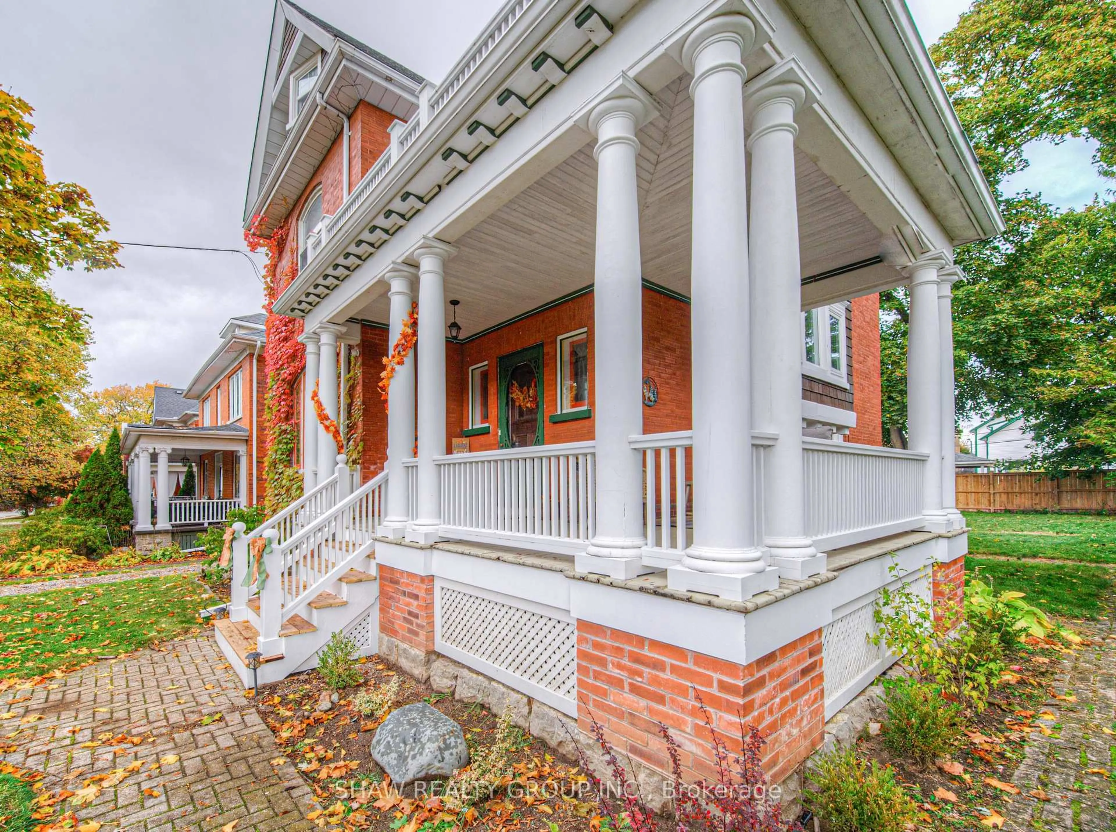 Home with brick exterior material, street for 543 Queenston Rd, Cambridge Ontario N3H 3J9