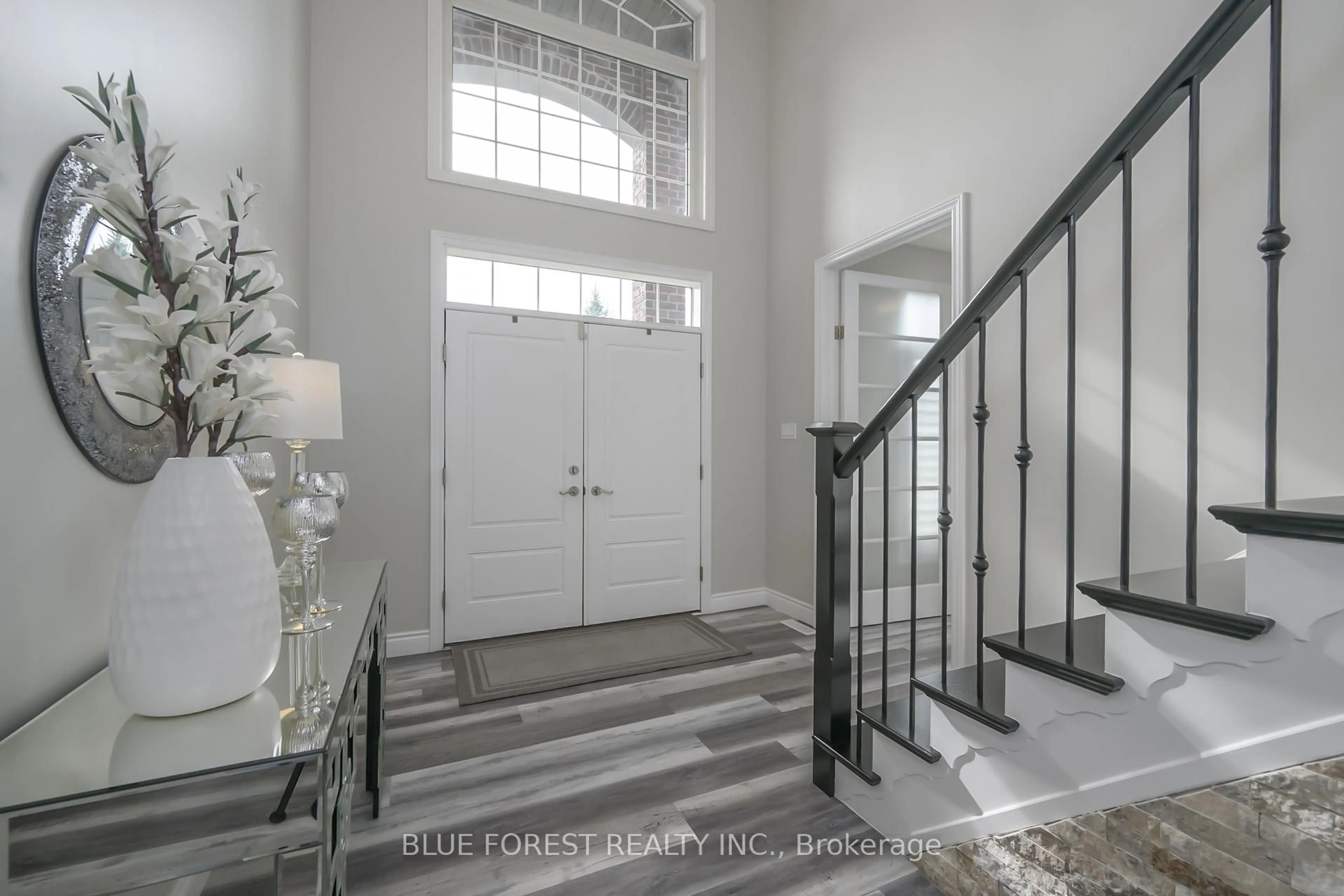 Indoor entryway for 2641 Tucker Crt, London North Ontario N6G 0E2