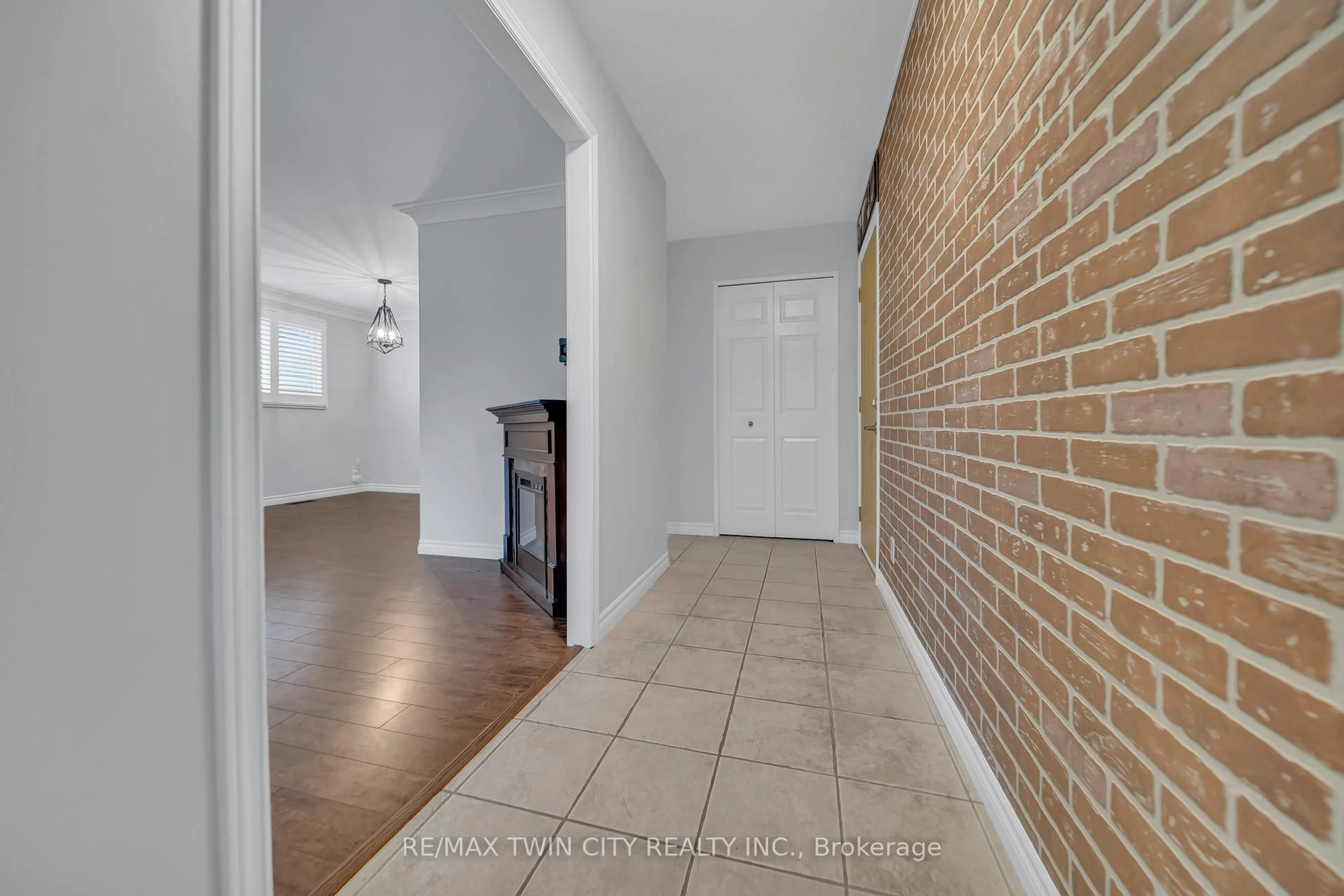 Indoor entryway for 88 Glen Lake Cres, Kitchener Ontario N2N 1C5