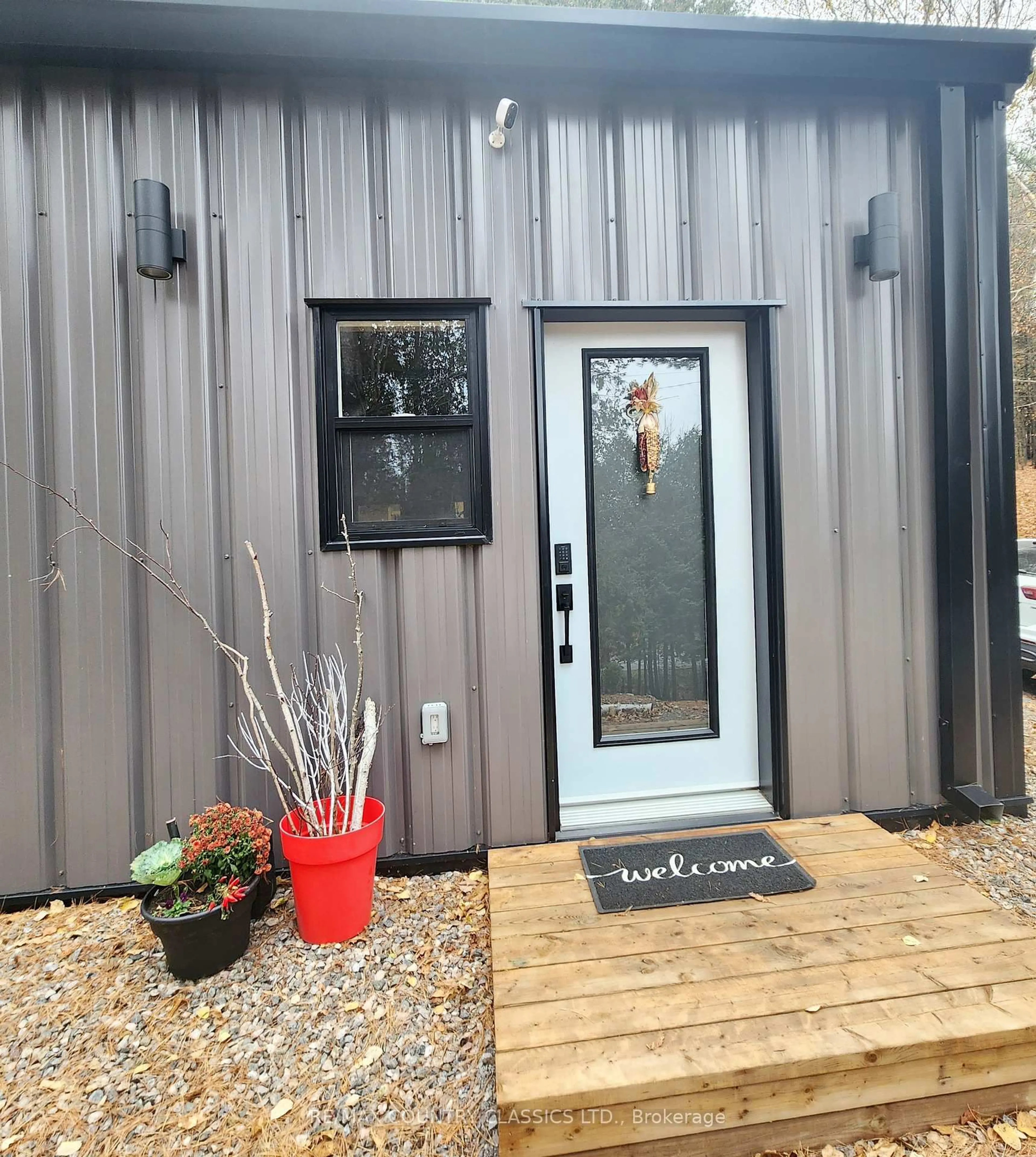 Indoor entryway for 338 Detlor Rd, Maynooth Ontario K0L 2S0
