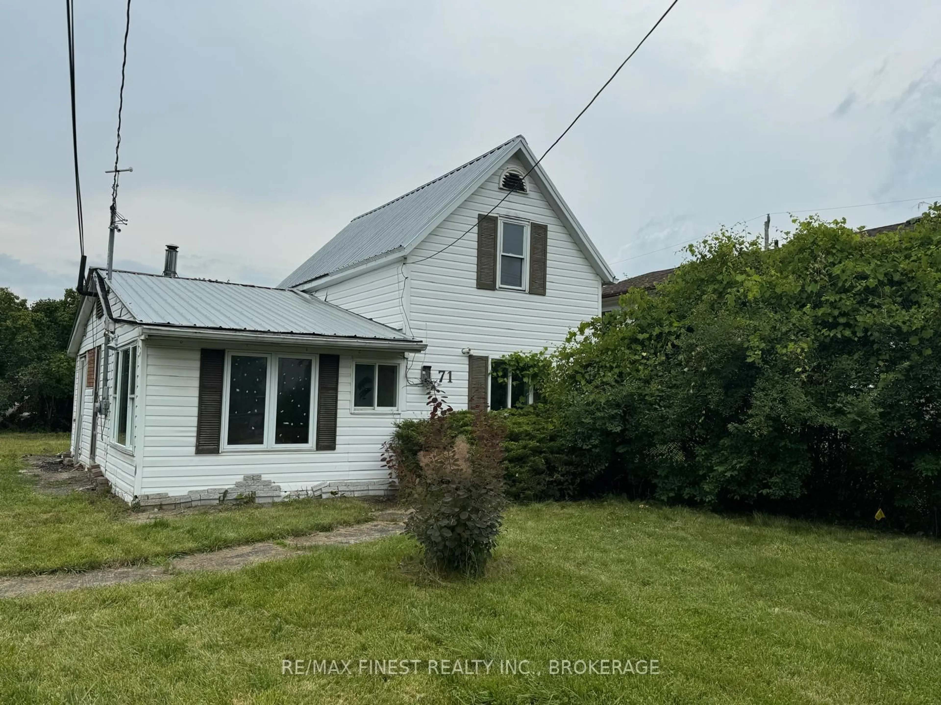 A pic from outside/outdoor area/front of a property/back of a property/a pic from drone, building for 71 Factory St, Bissett Creek Ontario K0H 2H0