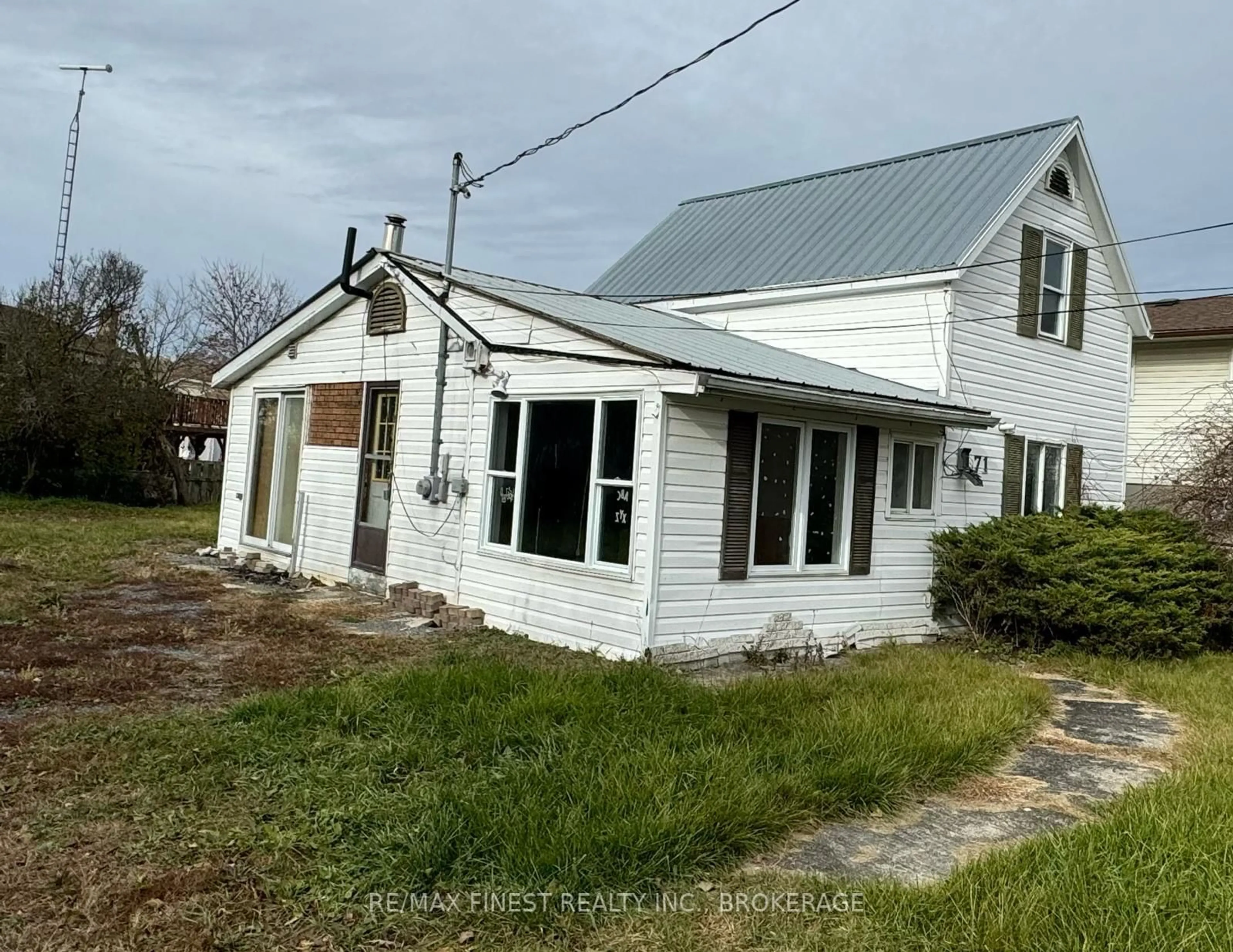 Unknown for 71 Factory St, Bissett Creek Ontario K0H 2H0