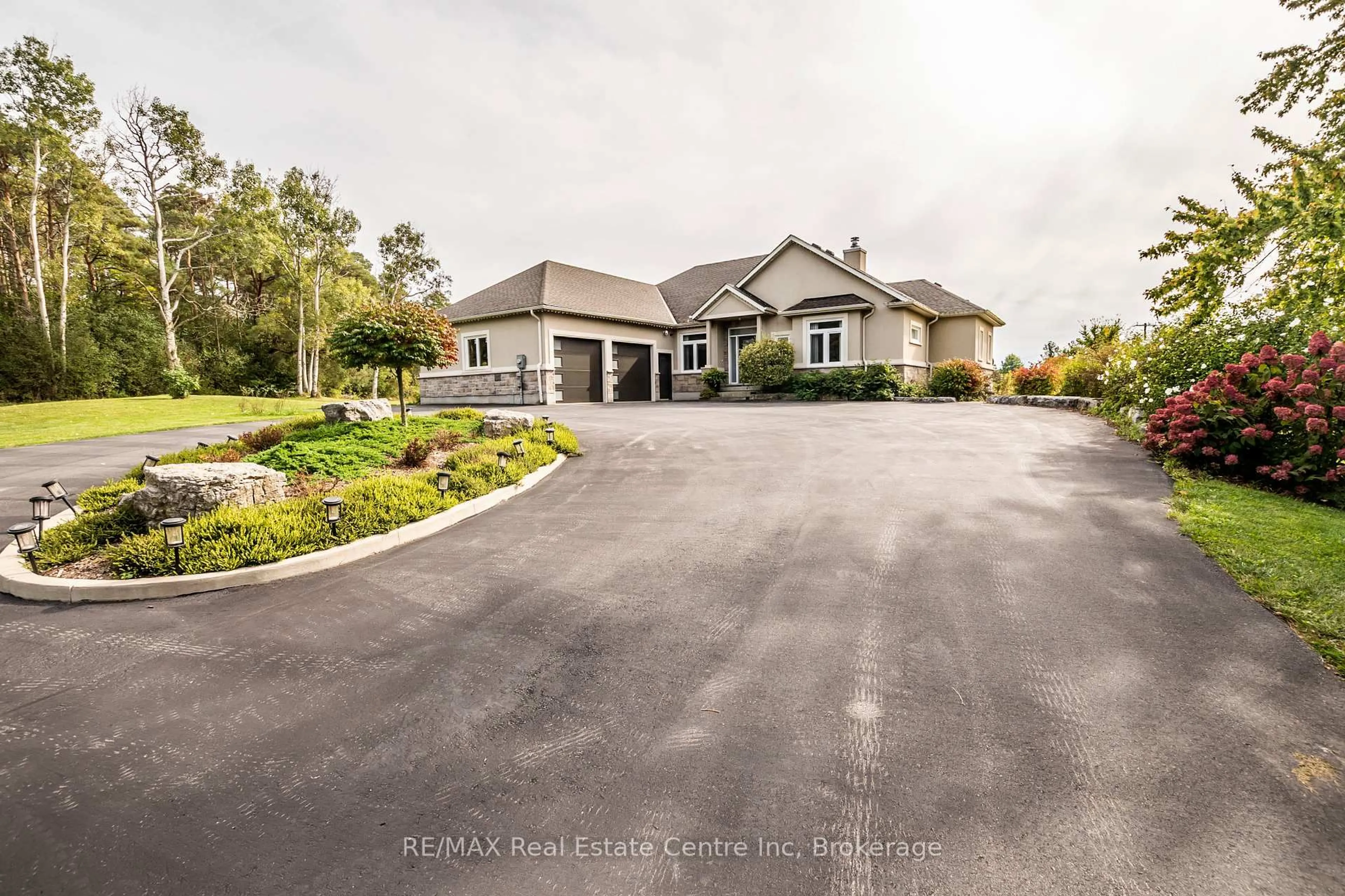 A pic from outside/outdoor area/front of a property/back of a property/a pic from drone, street for 6805 WELLINGTON RD 34 Dr, Puslinch Ontario N3C 2V4