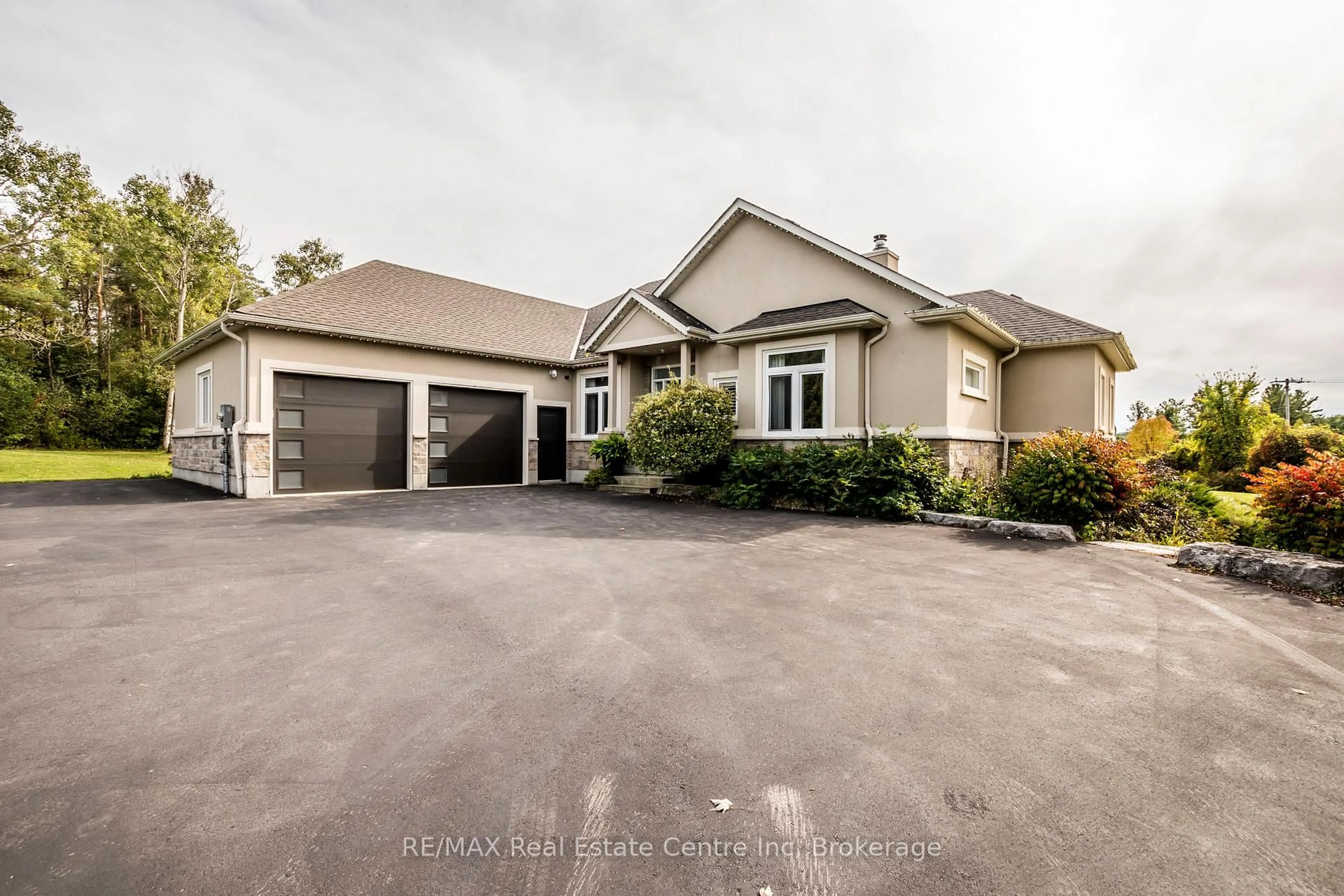 A pic from outside/outdoor area/front of a property/back of a property/a pic from drone, street for 6805 WELLINGTON RD 34 Dr, Puslinch Ontario N3C 2V4