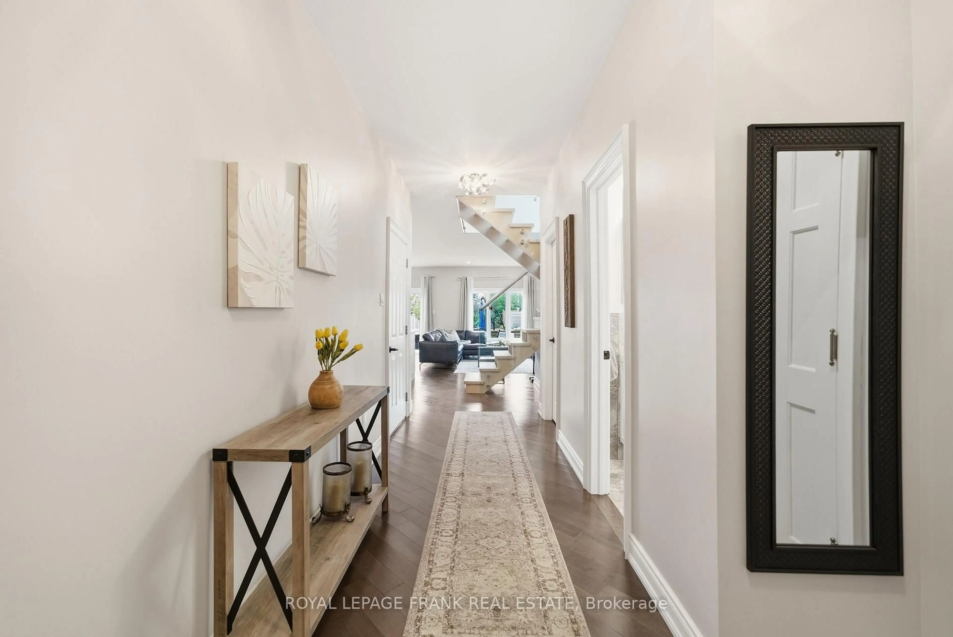 Indoor entryway for 62 Helen St, Kawartha Lakes Ontario K0M 1A0