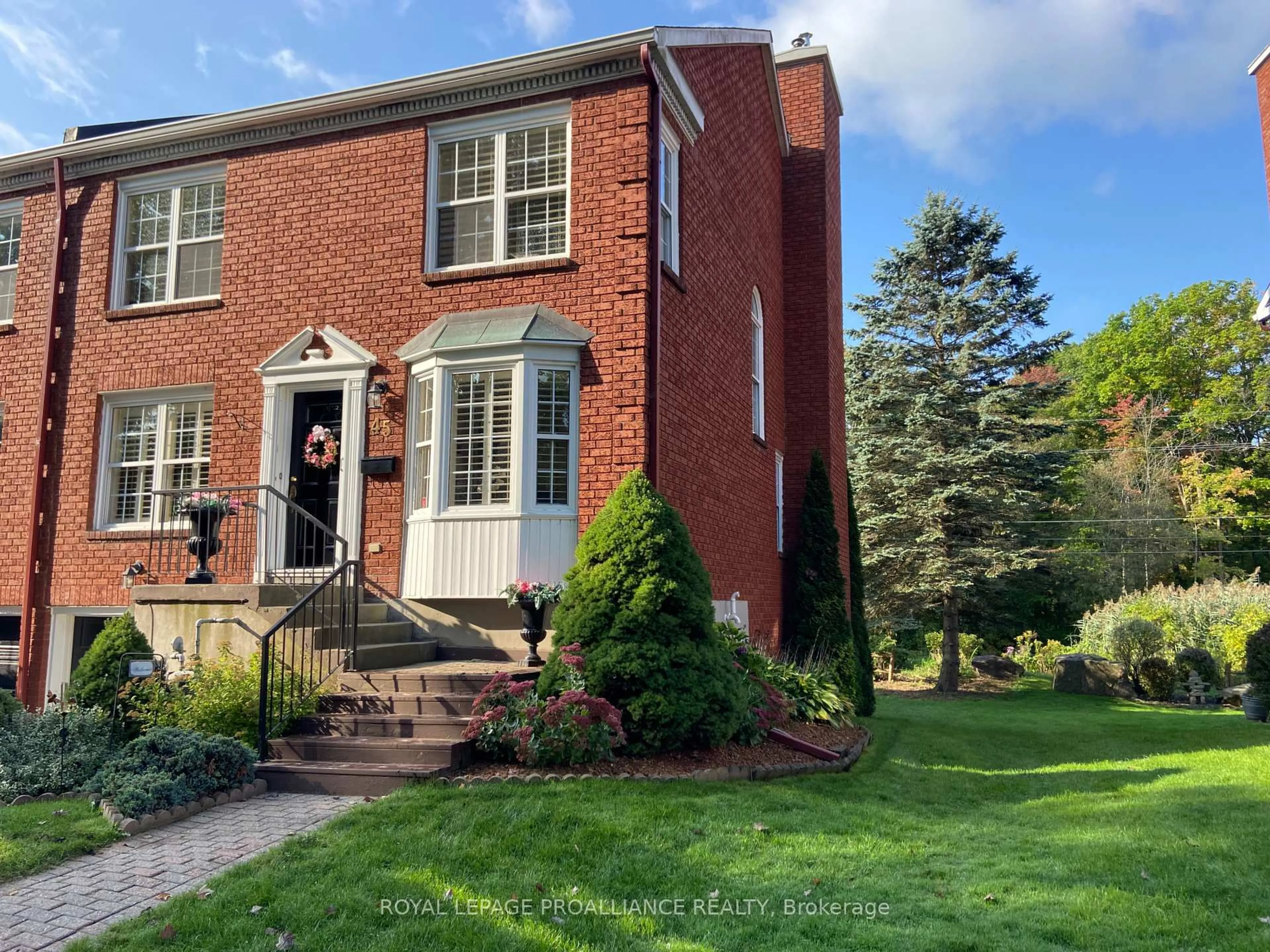 Home with brick exterior material, street for 45 COUNTRY CLUB Pl, Brockville Ontario K6V 6T9