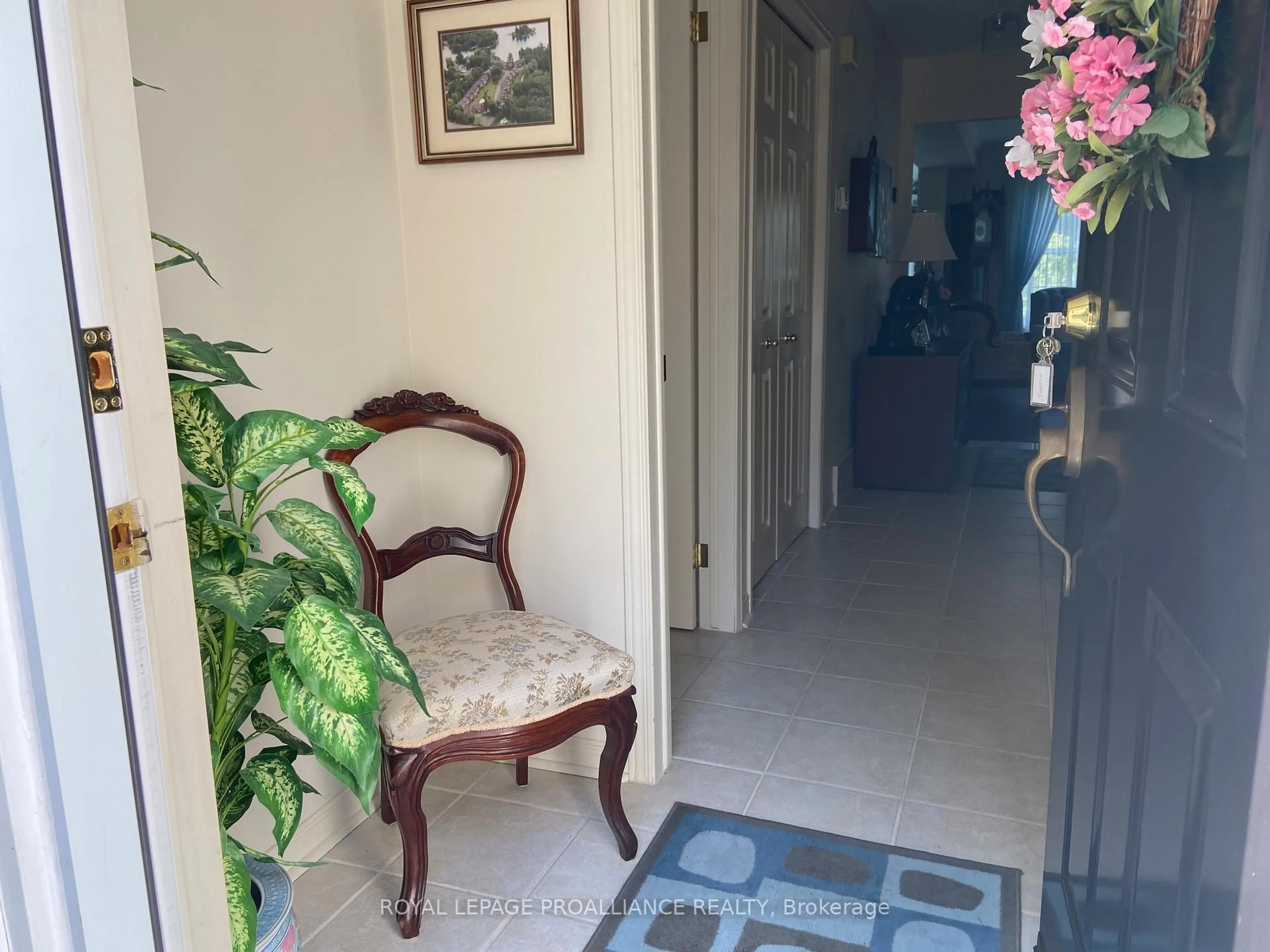 Indoor foyer for 45 COUNTRY CLUB Pl, Brockville Ontario K6V 6T9