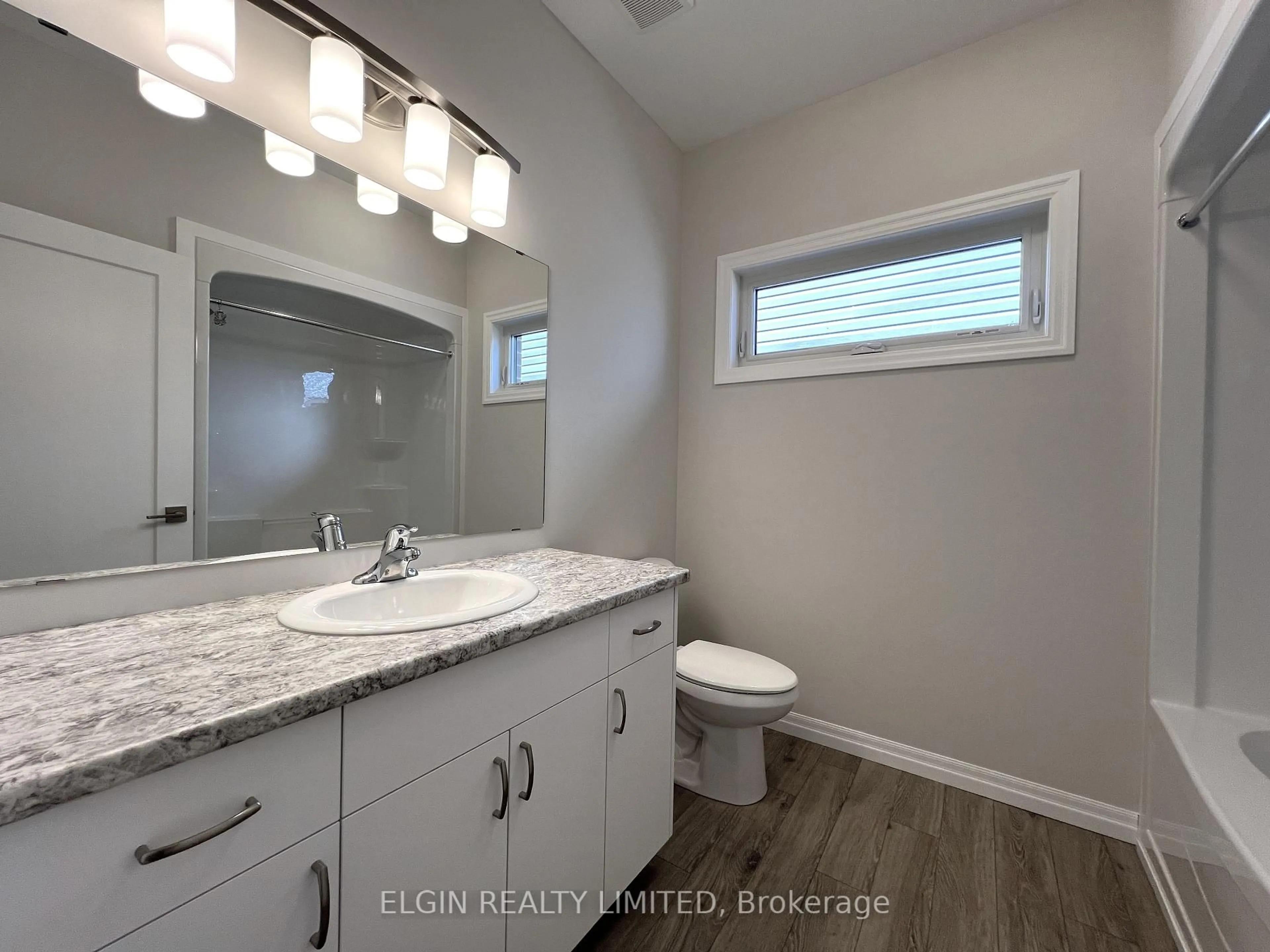 Contemporary bathroom, unknown for 11 Canary St, Tillsonburg Ontario N4G 0K4