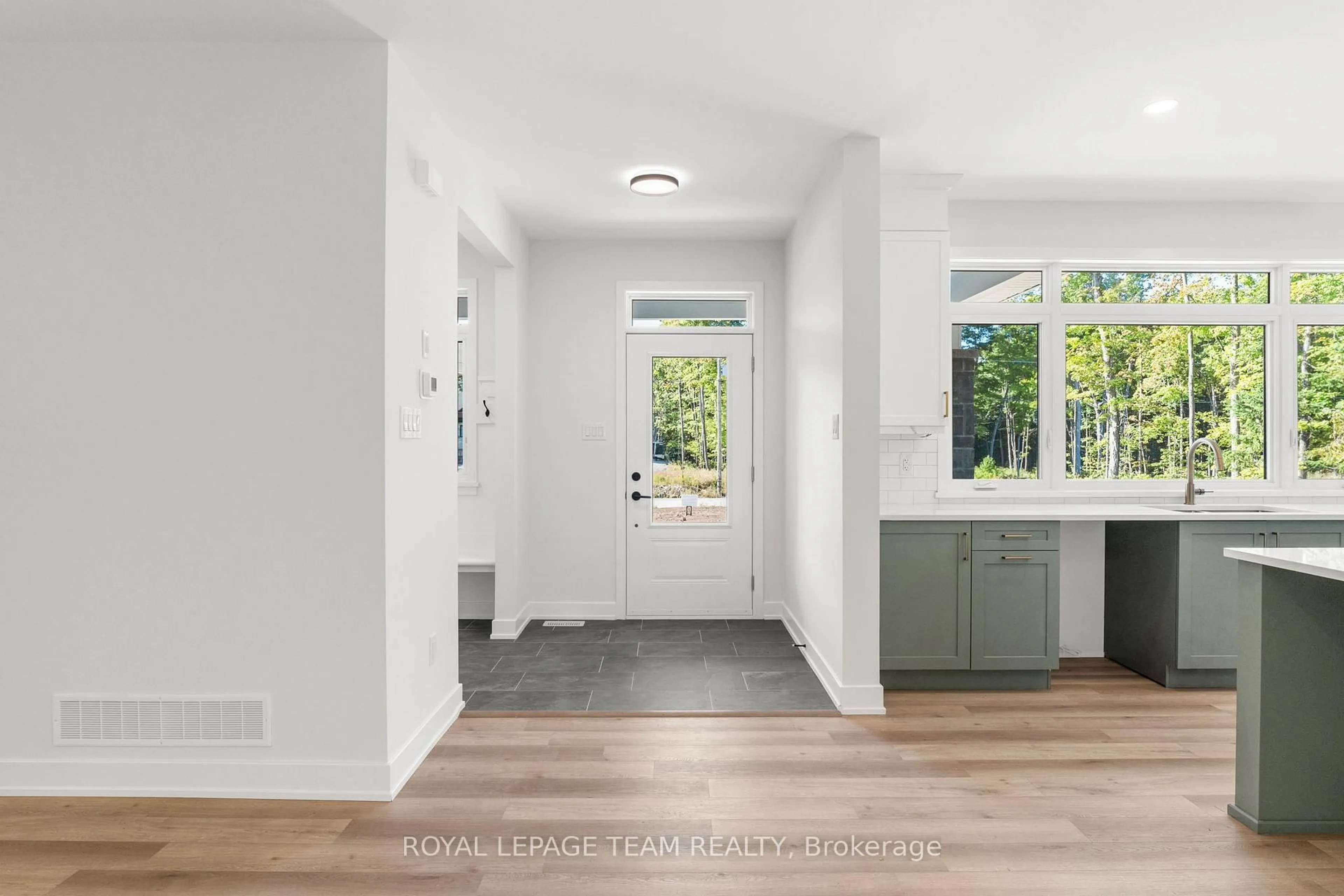 Indoor entryway for 80 Hogan Dr, Arnprior Ontario K7S 0H8