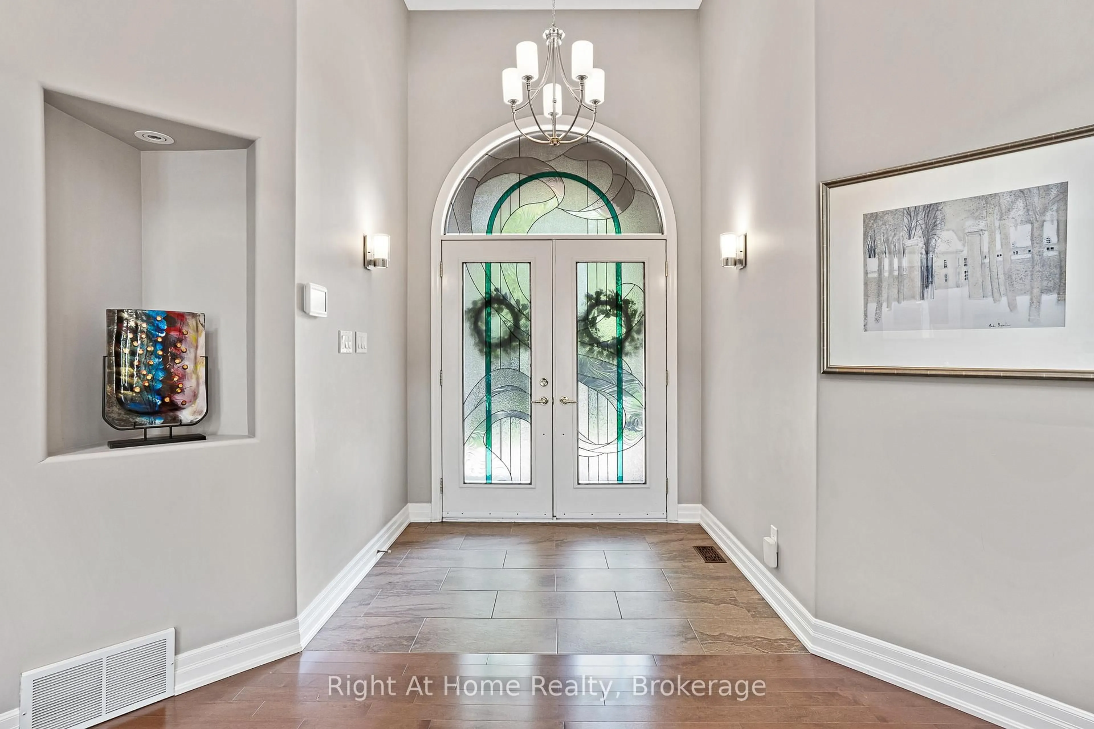 Indoor entryway for 500 Fox Cove Pl, Waterloo Ontario N2K 4A7
