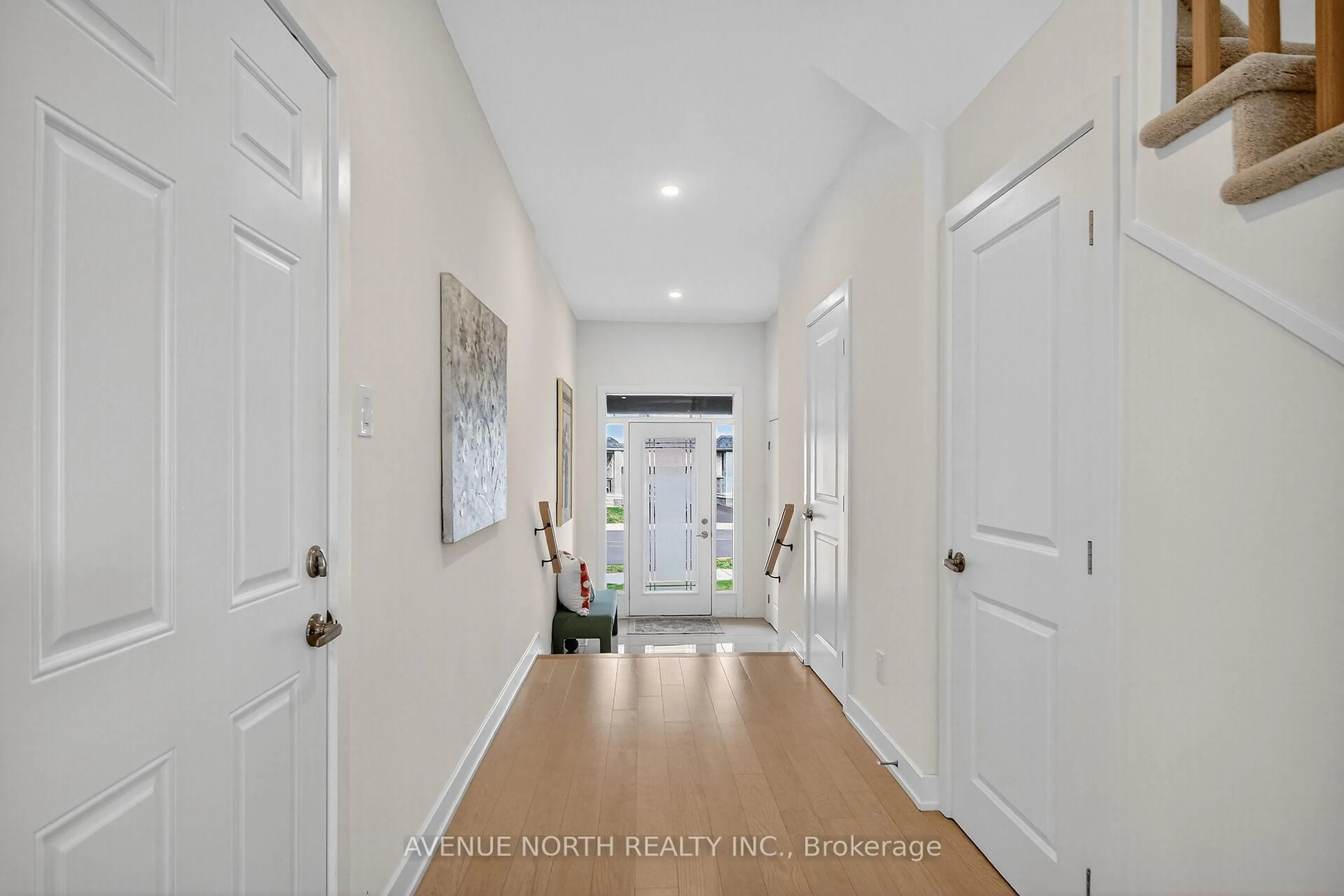 Indoor entryway for 4012 Jockvale Rd, Ottawa Ontario K2C 3H2