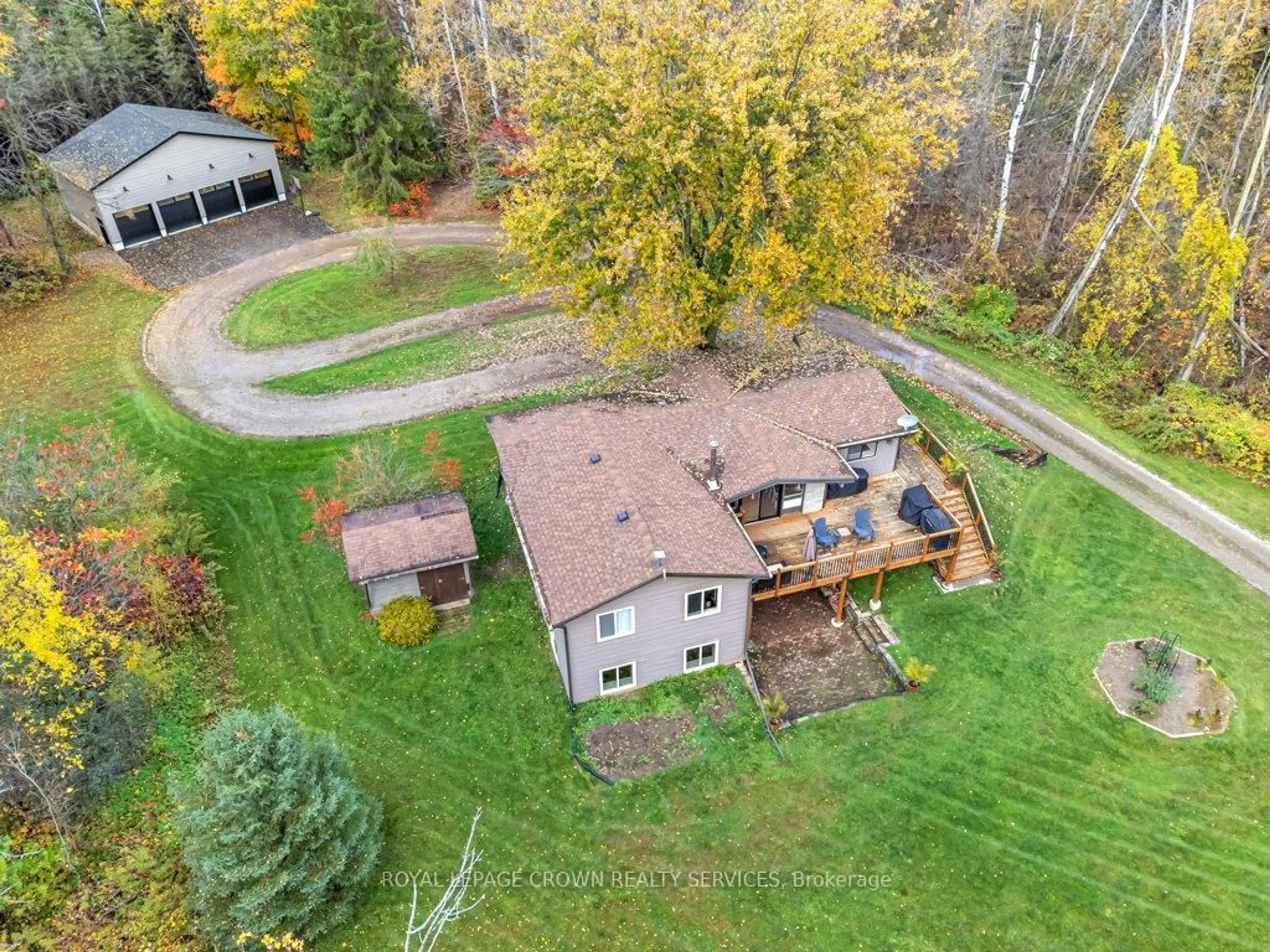 A pic from outside/outdoor area/front of a property/back of a property/a pic from drone, unknown for 896283 Oxford 3 Rd, Blandford-Blenheim Ontario N0J 1B0