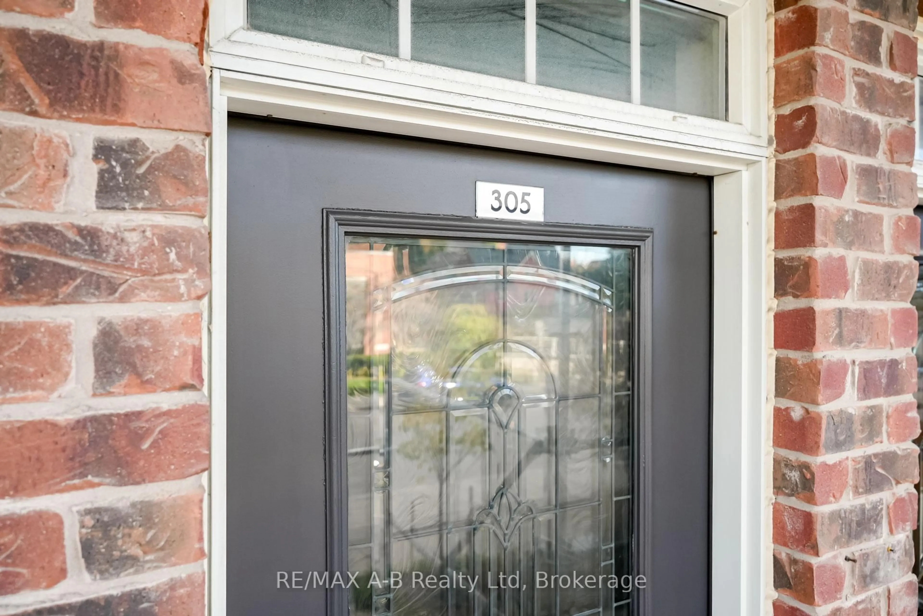 Indoor entryway for 555 King St #305, Kitchener Ontario N2G 2L9
