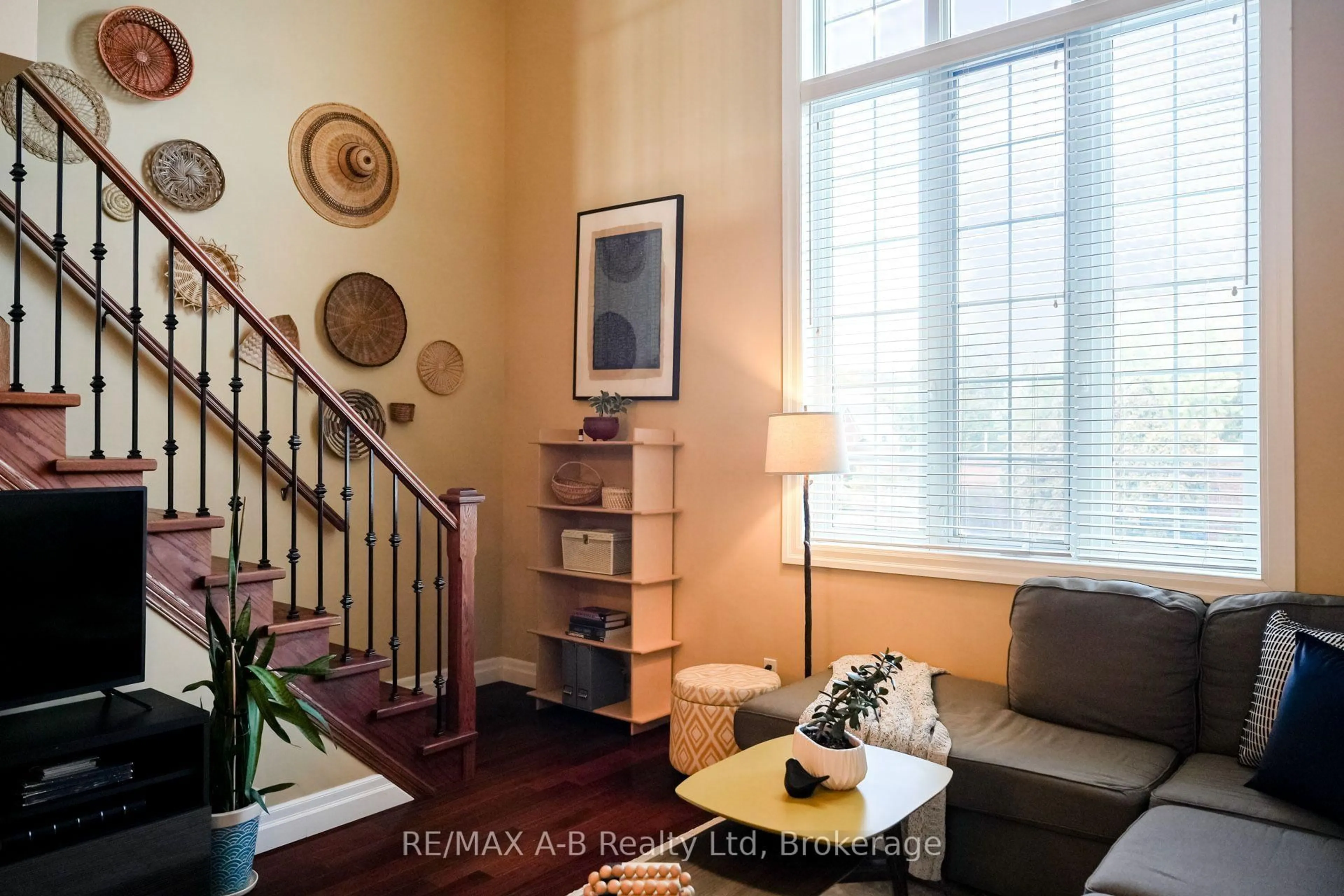 Unknown for 555 King St #305, Kitchener Ontario N2G 2L9
