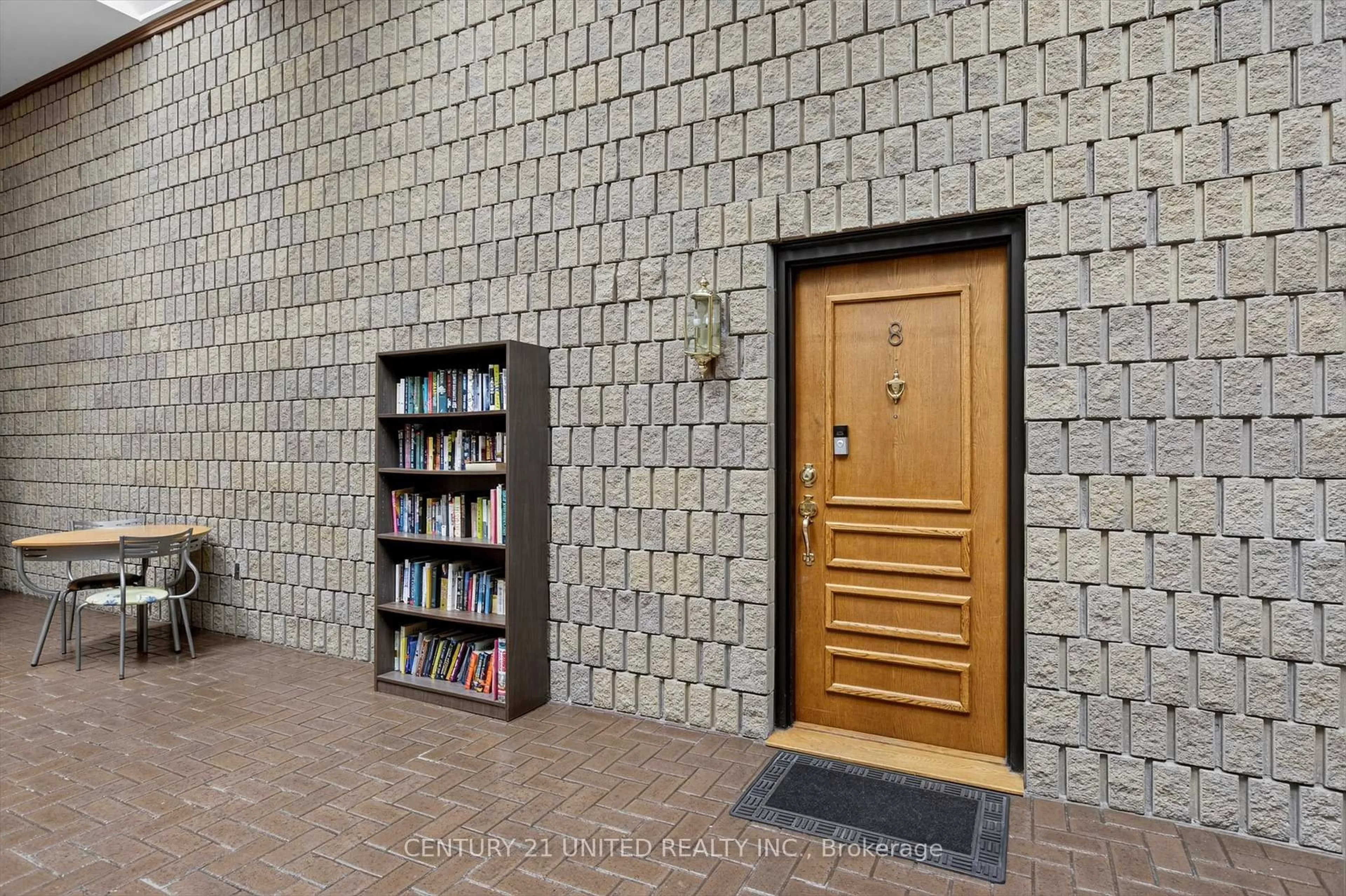 Indoor foyer for 635 Whitaker St #8, Peterborough Ontario K9H 7L5