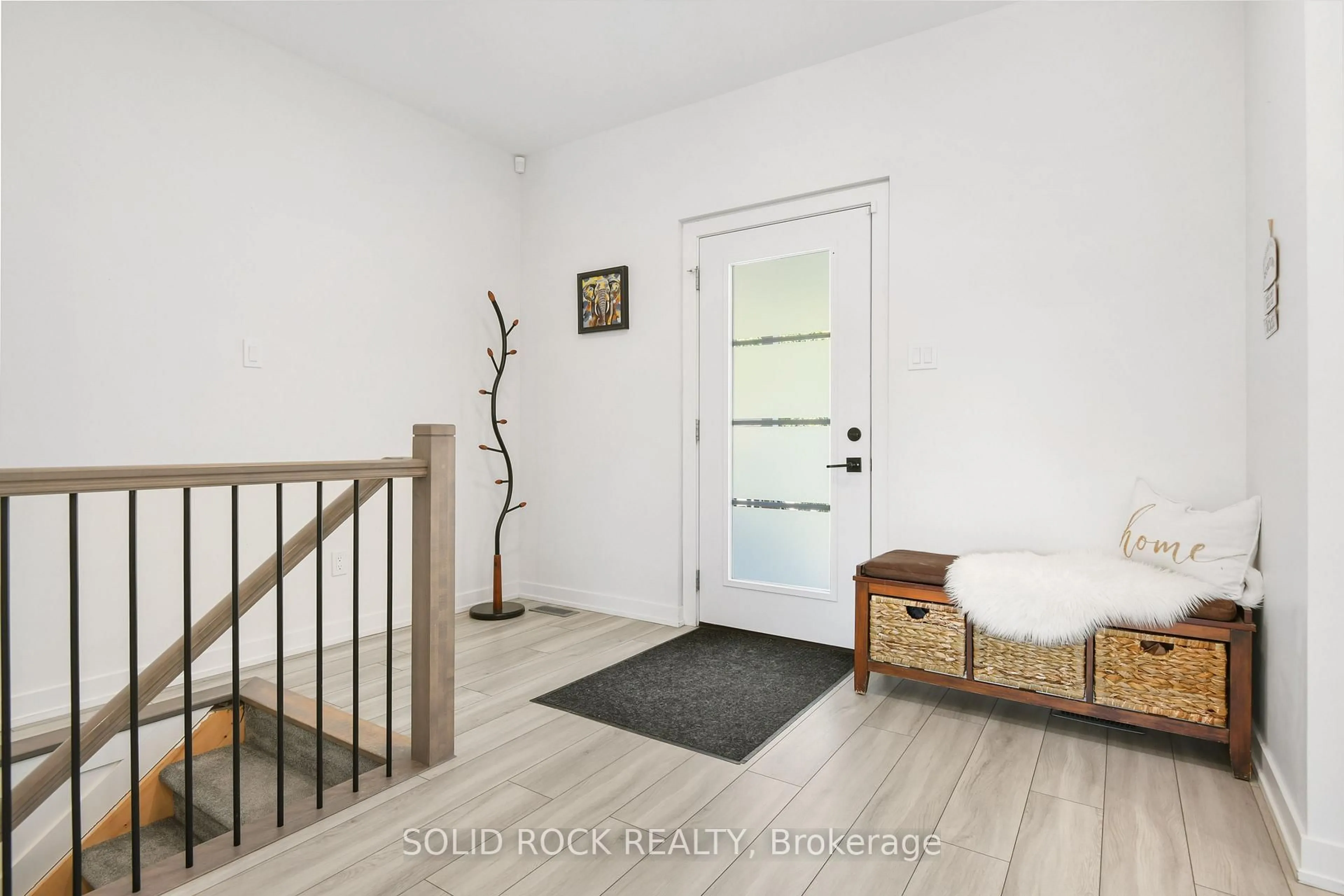 Indoor entryway for 47 Mill Lane, Arnprior Ontario K7S 1L1