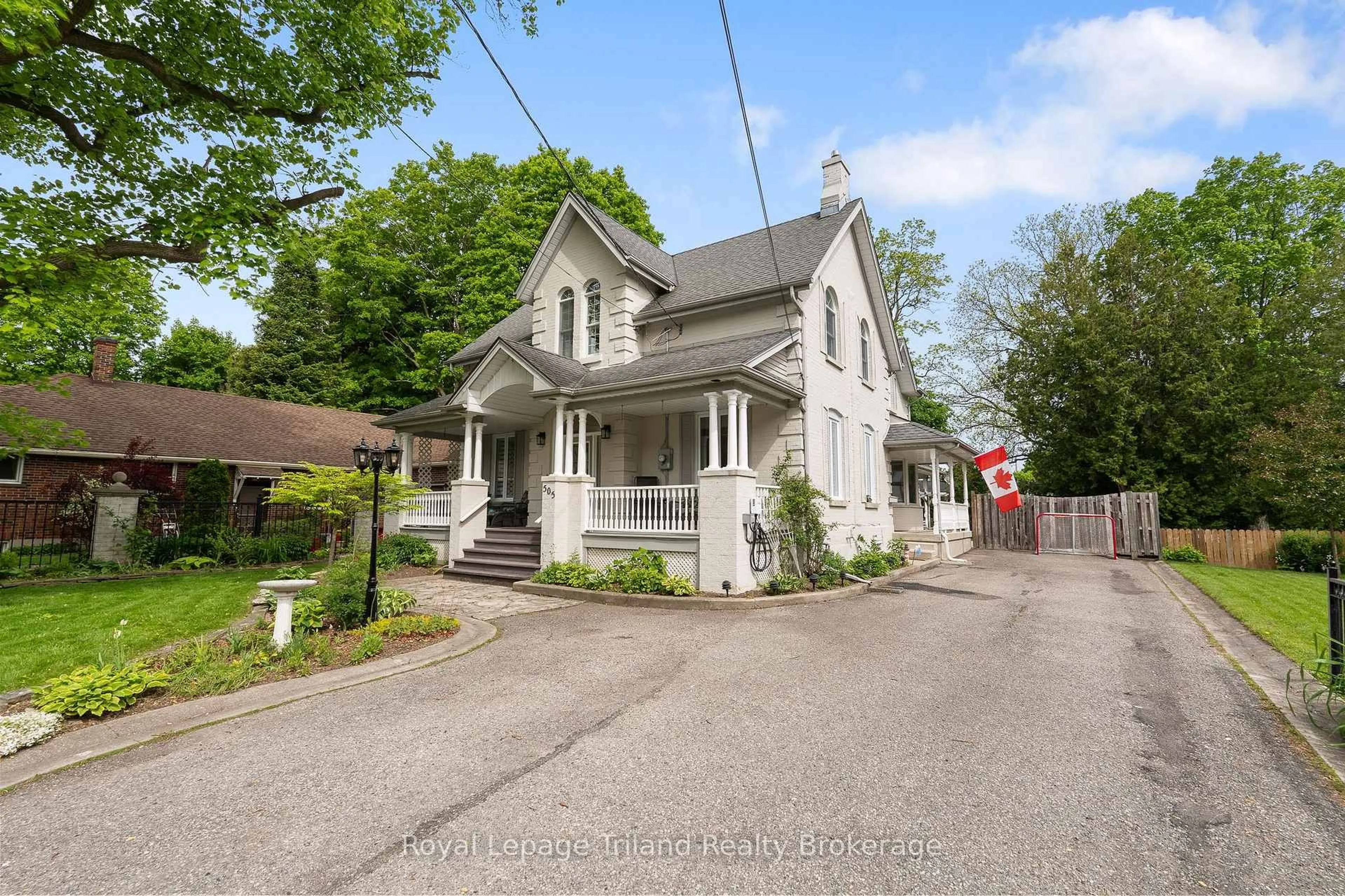 A pic from outside/outdoor area/front of a property/back of a property/a pic from drone, street for 505 Devonshire Ave, Woodstock Ontario N4S 5P5