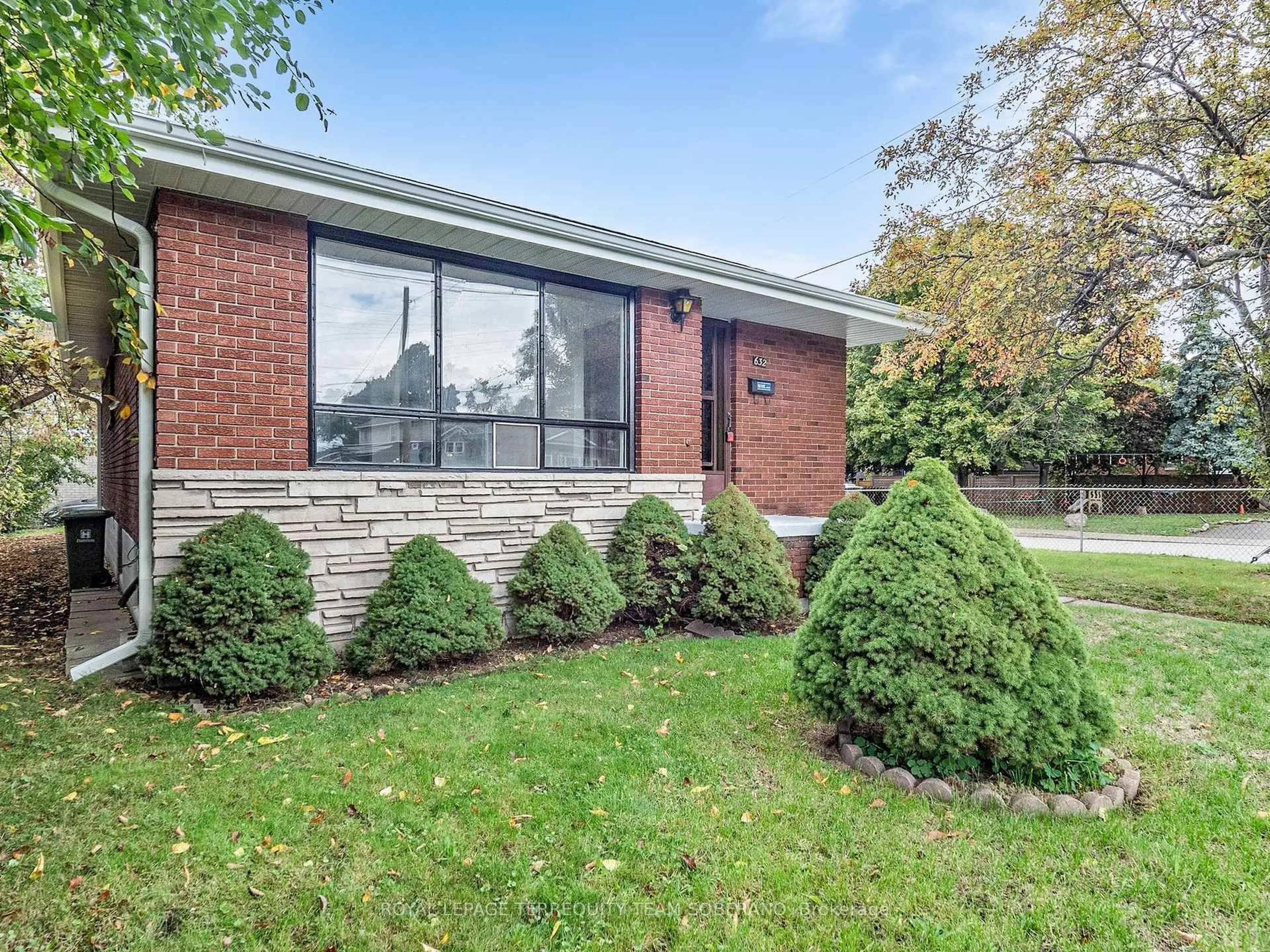 Home with brick exterior material, street for 632 Beach Blvd, Hamilton Ontario L8H 6Y1