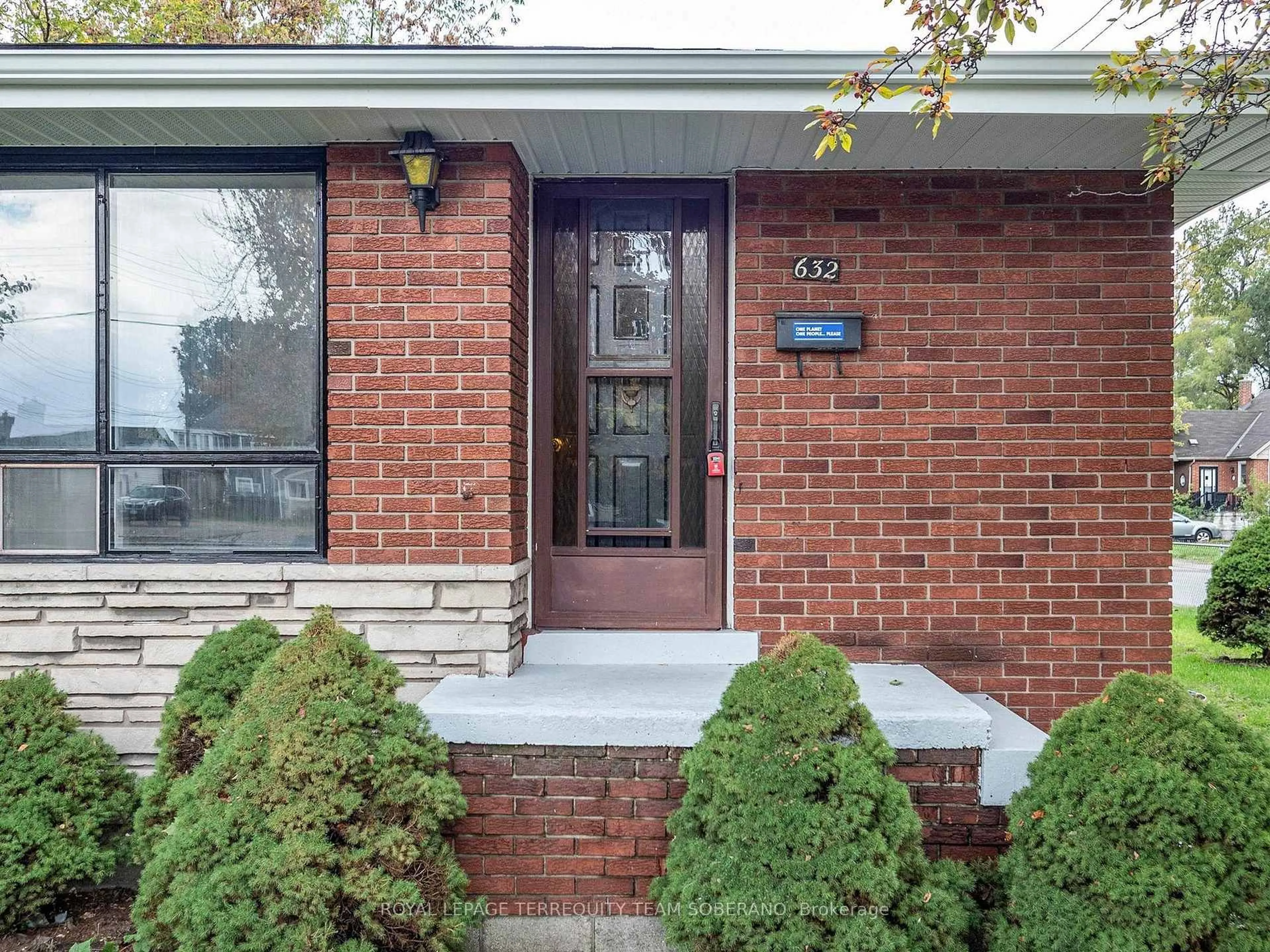 Home with brick exterior material, street for 632 Beach Blvd, Hamilton Ontario L8H 6Y1